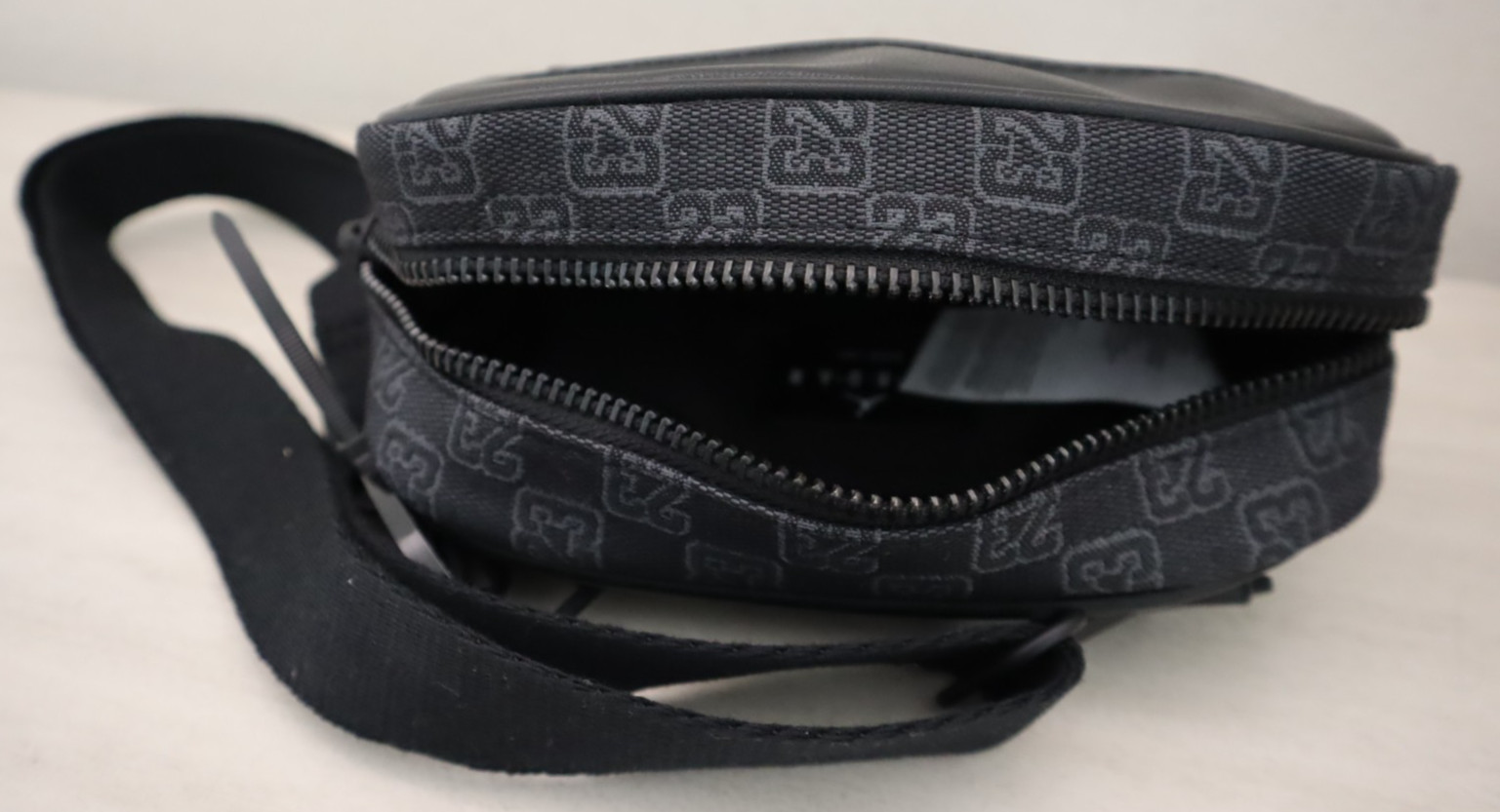 Nike Jordan MA0981 -KK2 Men’s O/S Black 23 Monogram Camera/Crossbody Bag 1.5L