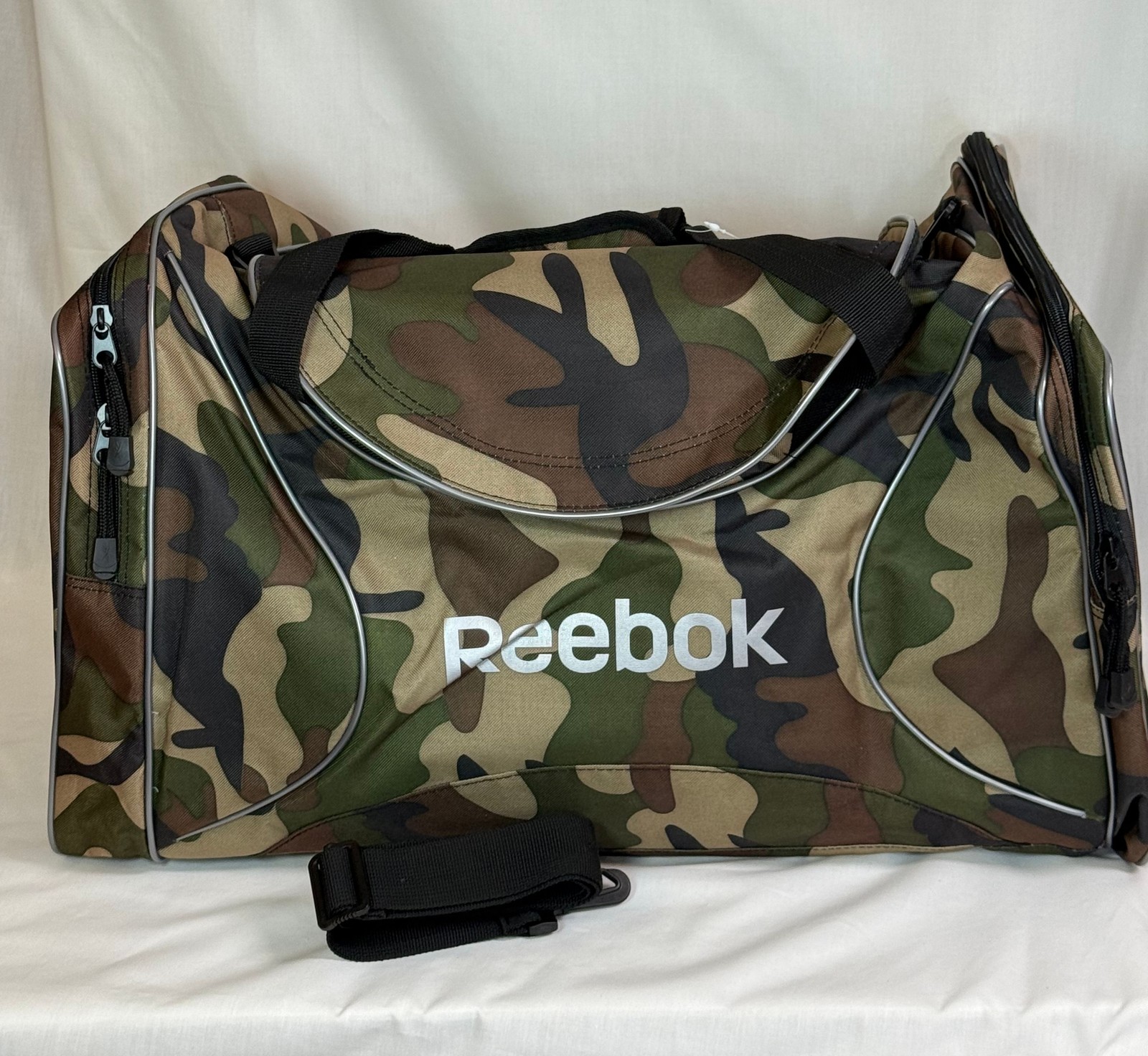 NWT Vintage Reebok Large Duffel Gym Carry On Weekender Travel Bag – Camouflage