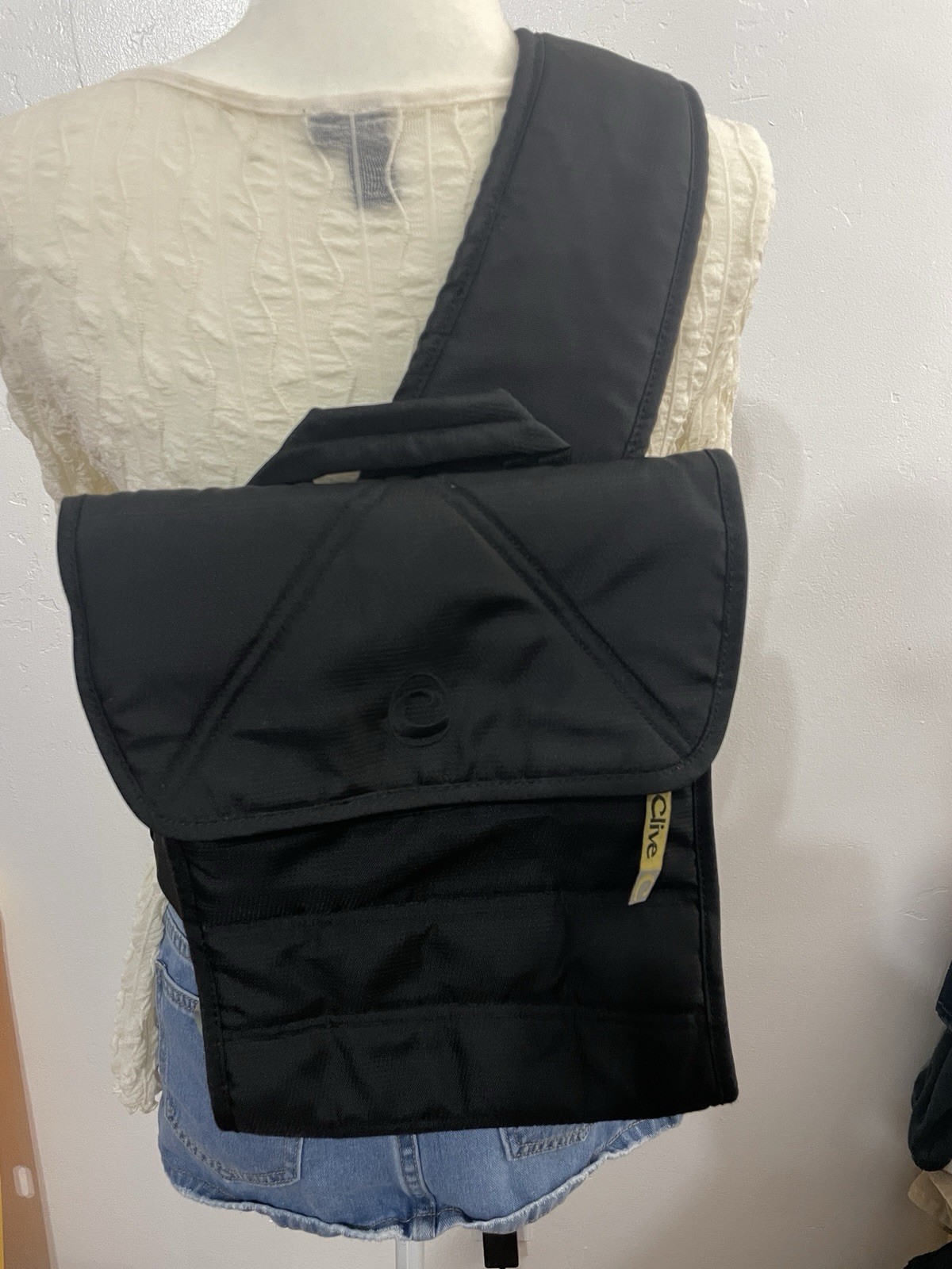 Clive Crossbody Messenger Bag, Non Zip Storage, Black , Adjustable