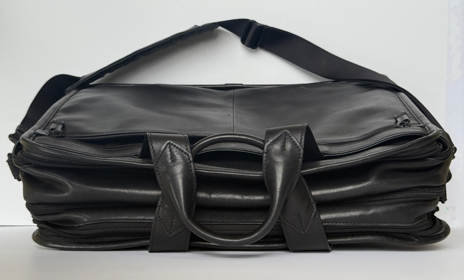 TUMI LEATHER LAPTOP BRIEFCASE – 96160DH – EXPANDABLE BLACK TRAVEL BAG w/DUST BAG