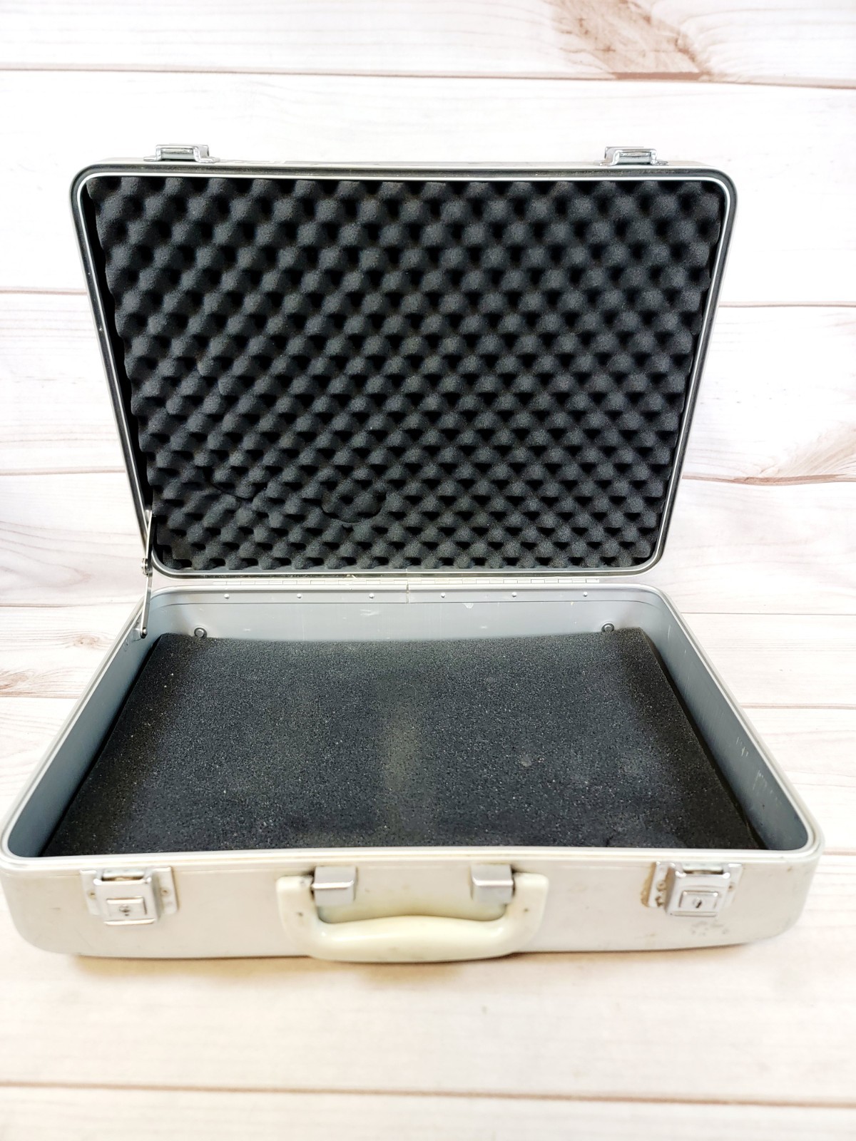 Vintage Aluminum Briefcases 18″ x 13″ x 5″ With Padding Camera Made In Japan