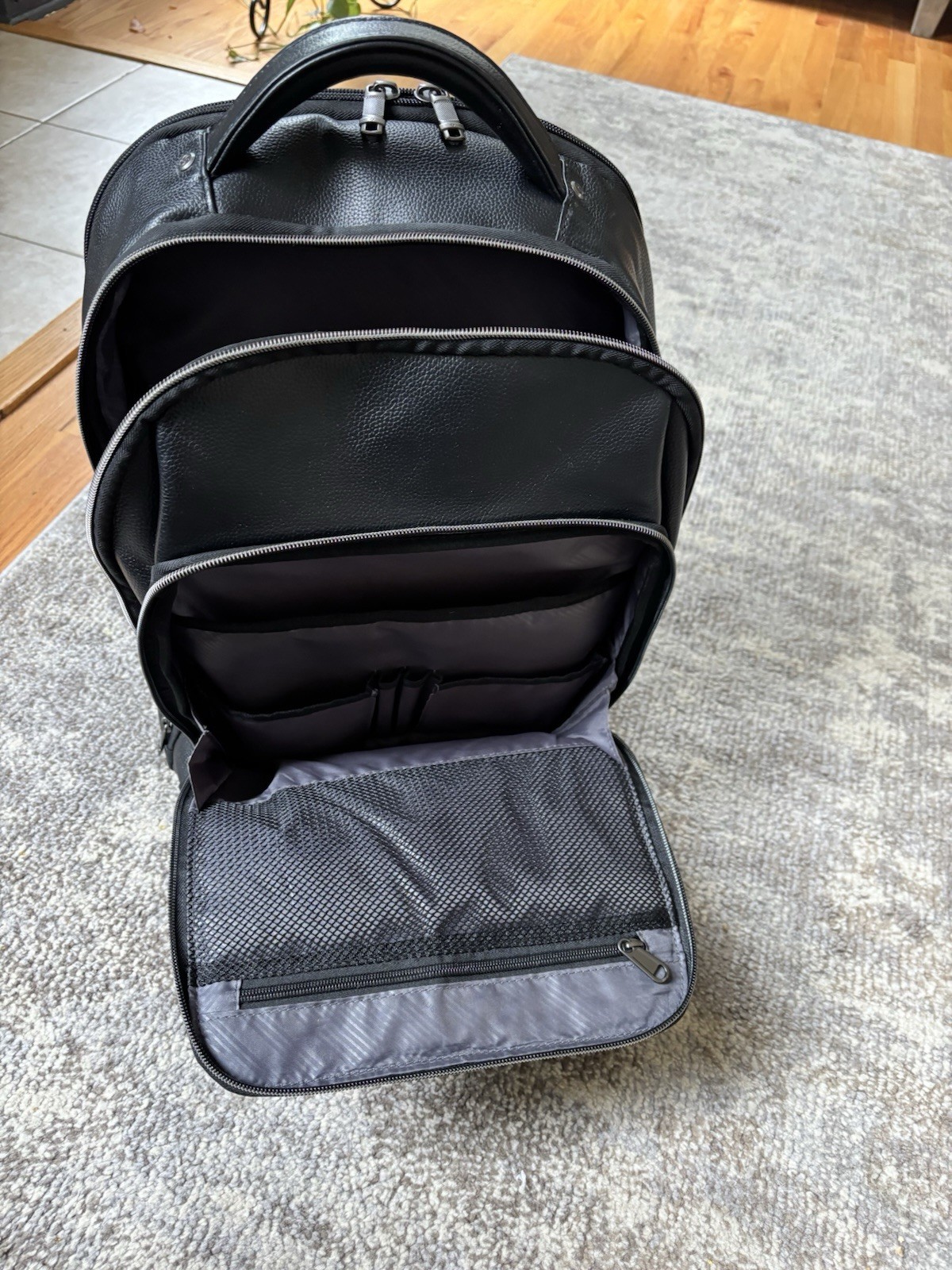 Samsonite Men’s Black Backpack Zip Top Handle Padded Luggage Sleeve Strap