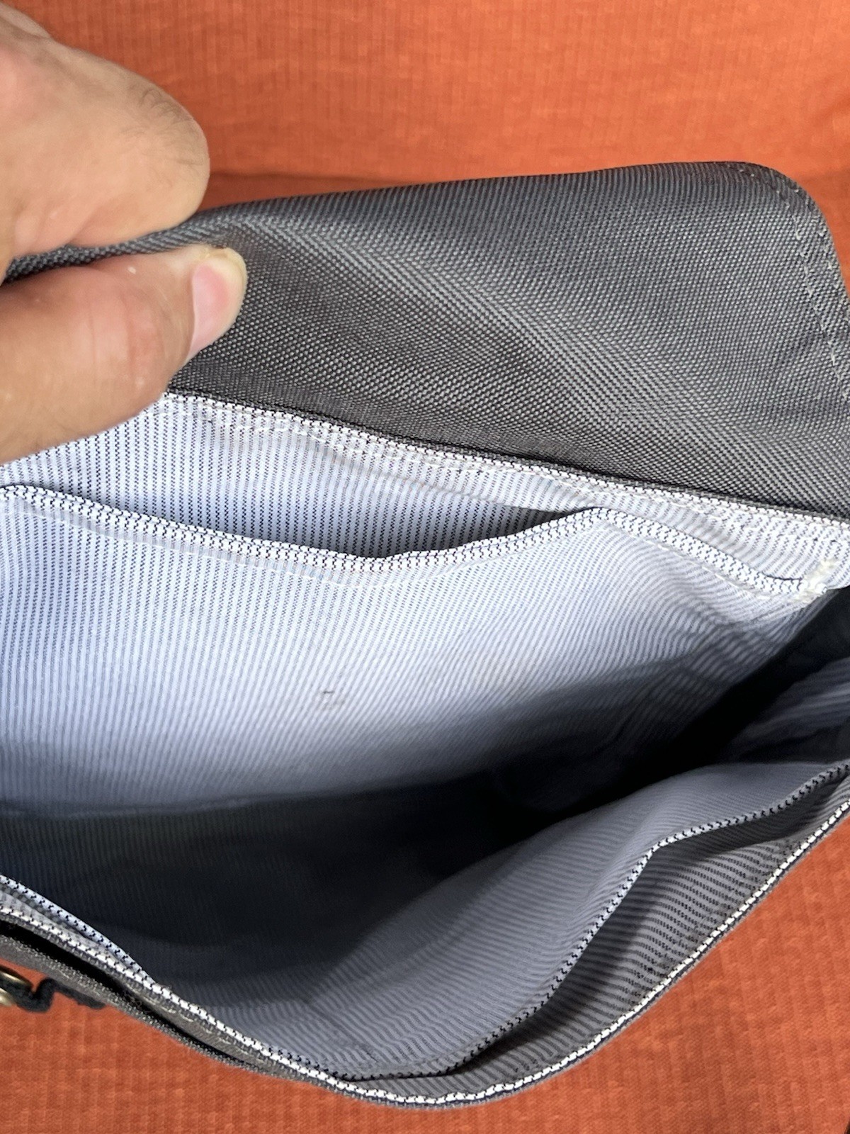 Carhartt Black/Graphite Messenger Bag Adjustable Strap Inner Pockets Classic