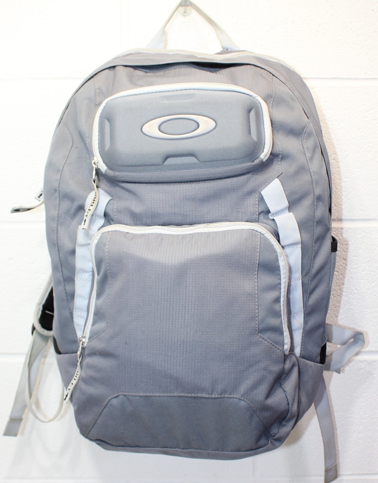 Oakley Works Pack 35L Padded Black Backpack w/ Sunglasses Holder 92610-001 – OK
