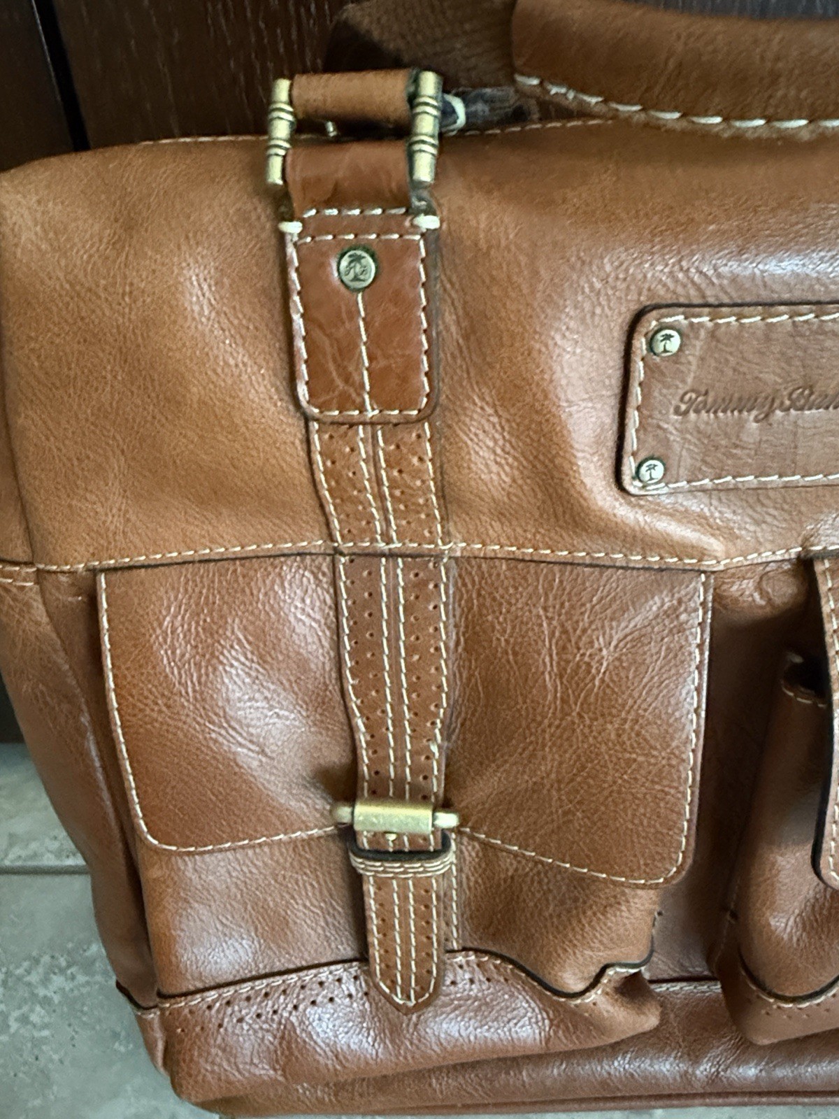 Tommy Bahama Men’s Brown Beige Messenger Bag Zip Buckle Adjustable Strap Pockets