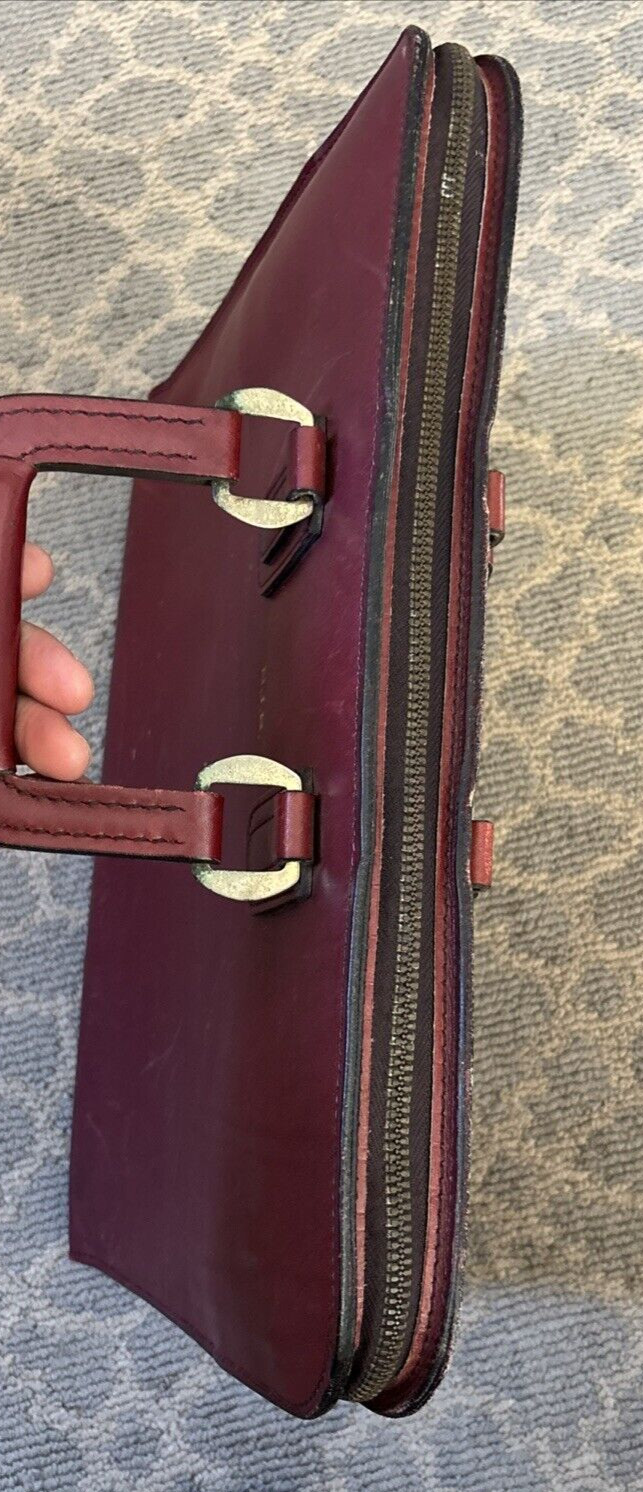 Vintage Schlesinger Approx 17″ CA Saddle Leather Briefcase Zip Folio