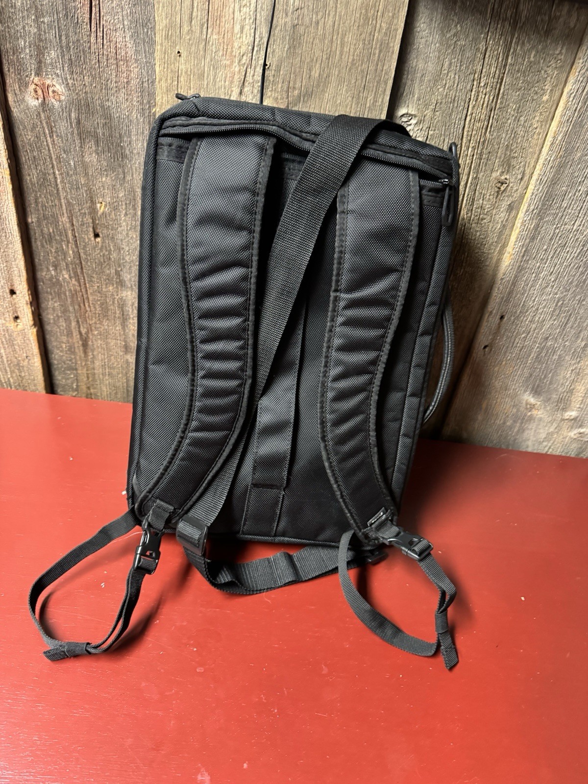 Thule Accent Convertible Backpack Black 17L Laptop Bag Travel 17x12x4