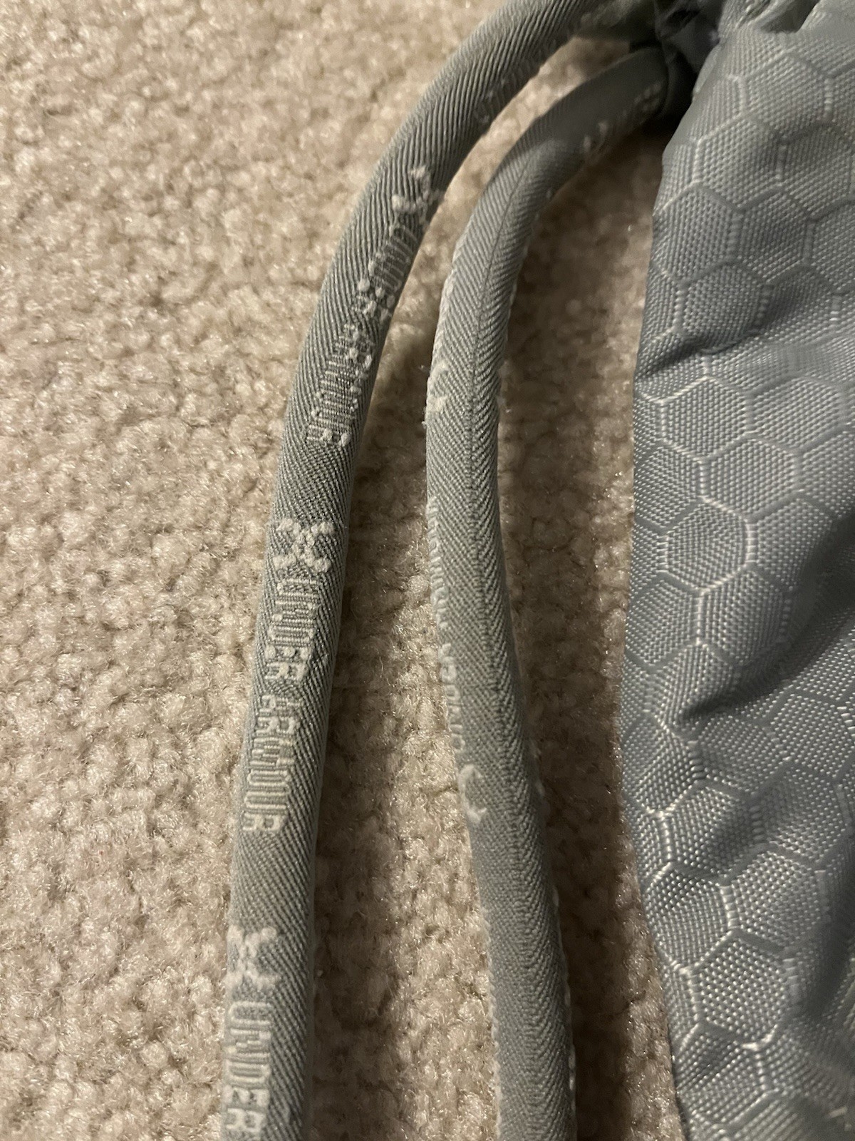 Under Armour Ozsee Sackpack Drawstring Bag – Grey Hex Pattern Mesh Pocket Gym