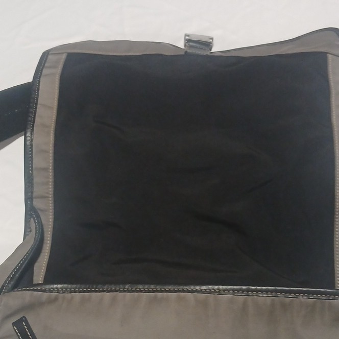 Coach Gray/Black Solid Messenger Bag, Adjustable Strap, Outer Pockets, Lined