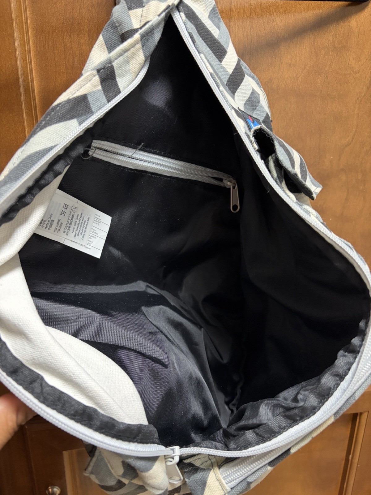 KAVU Medium Geometric Sling Bag Gray Beige Black Adjustable Crossbody Zipper
