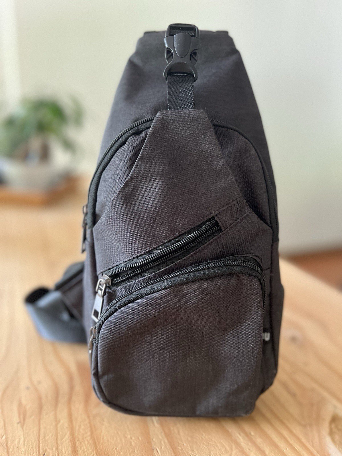 Nupouch Anti-Theft Daypack Crossbody Sling Black/dark Gray Backpack, USB Regular
