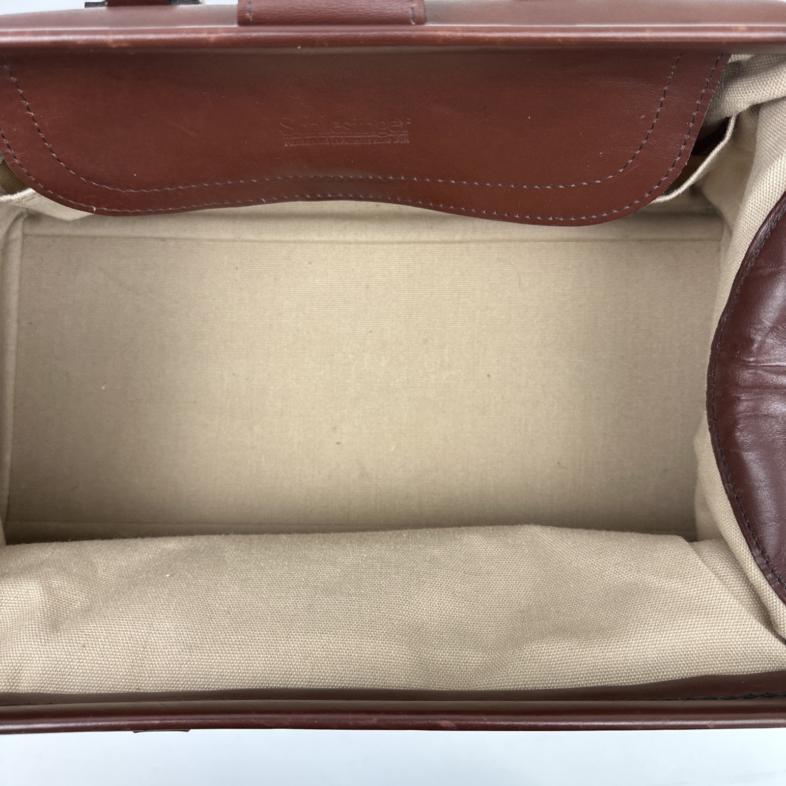 Vintage Schlesinger Cowhide Leather Physician Doctor Toiletry Bag ￼