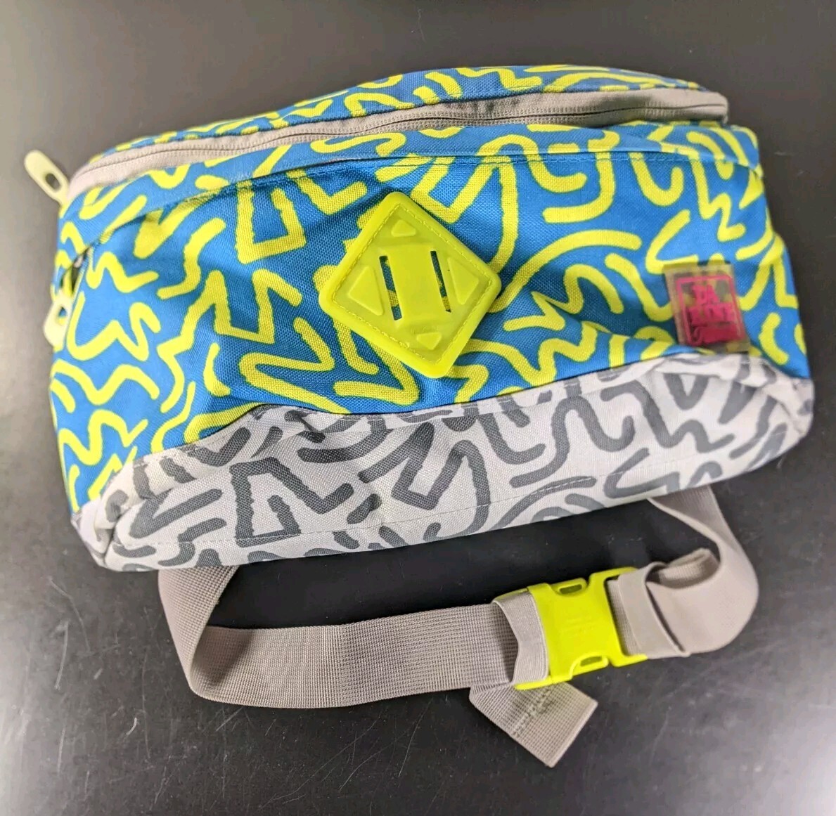 Dakine Hawaii 2For1 8L Hip Pack Expanding Backpack Waist Bag, Hot Wild Style