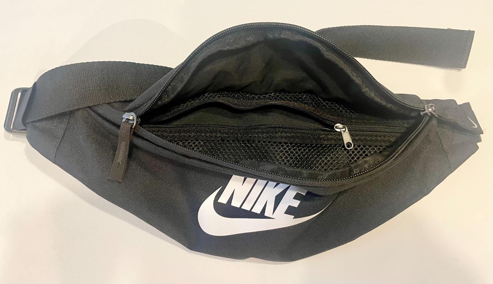 Nike Heritage Waist Pack Black White Unisex Adjustable Strap Fanny Bag Zip Pouch