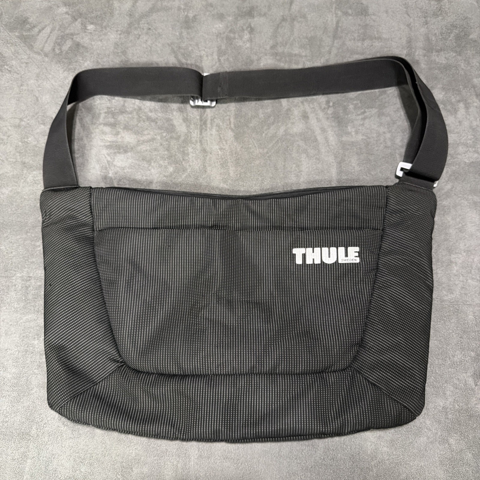 Thule Sling Dotted Black Messenger Bag Transit Work Laptop Crossbody