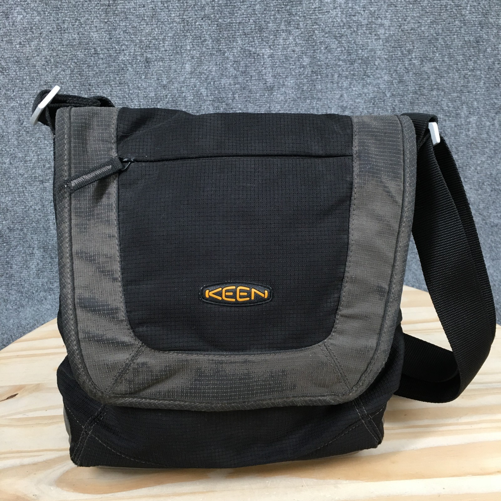 KEEN Hybrid Transport Messenger Bag Black Gray Rubber Bottom Laptop Crossbody