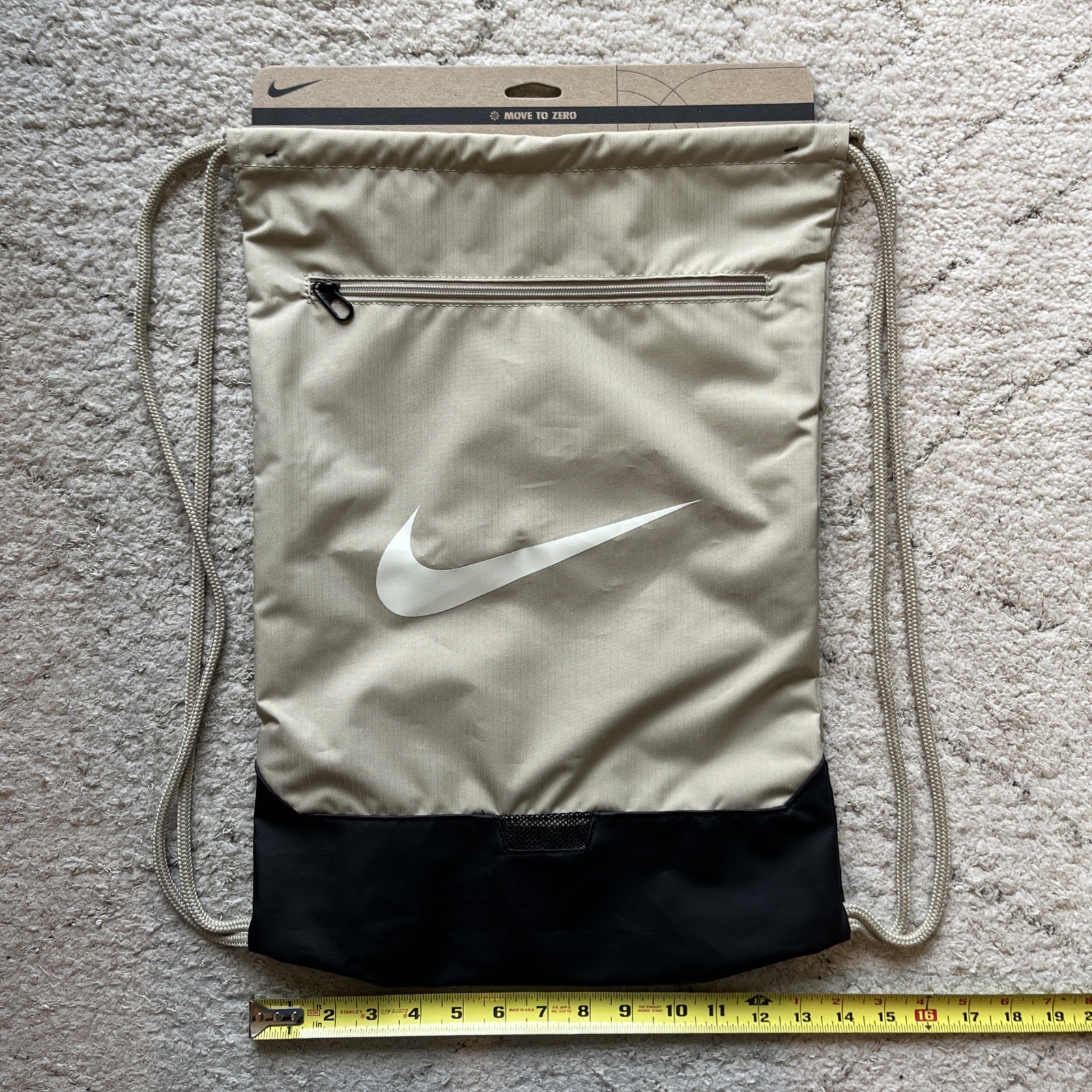 Nike Beige & Black Drawstring Bag. (NEW)
