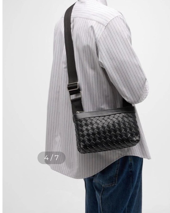 Bottega Veneta Black Intrecciato Convertible Pouch Woven duo Shoulder Bag.