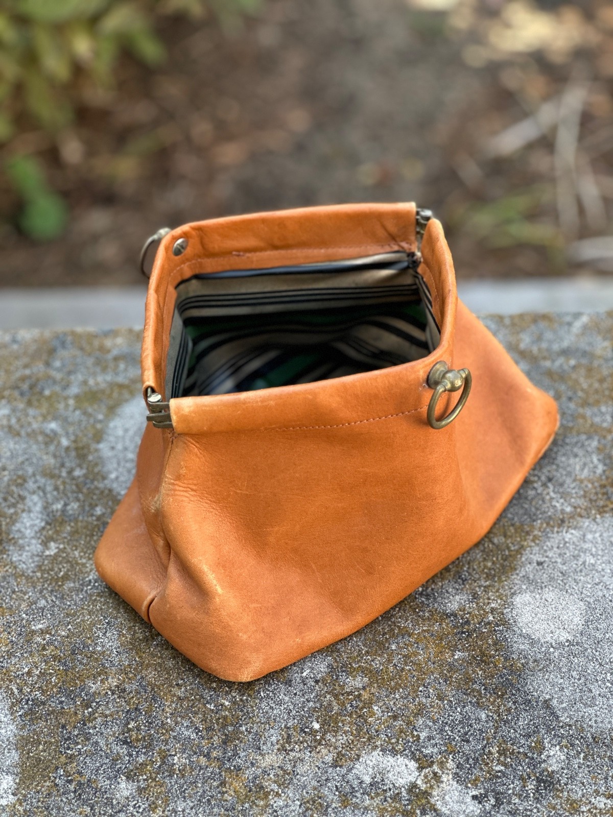 Leathersmith Dopp Kit Shaving Bag Bespoke Canada Vintage Leather Clamp Clasp Dr.