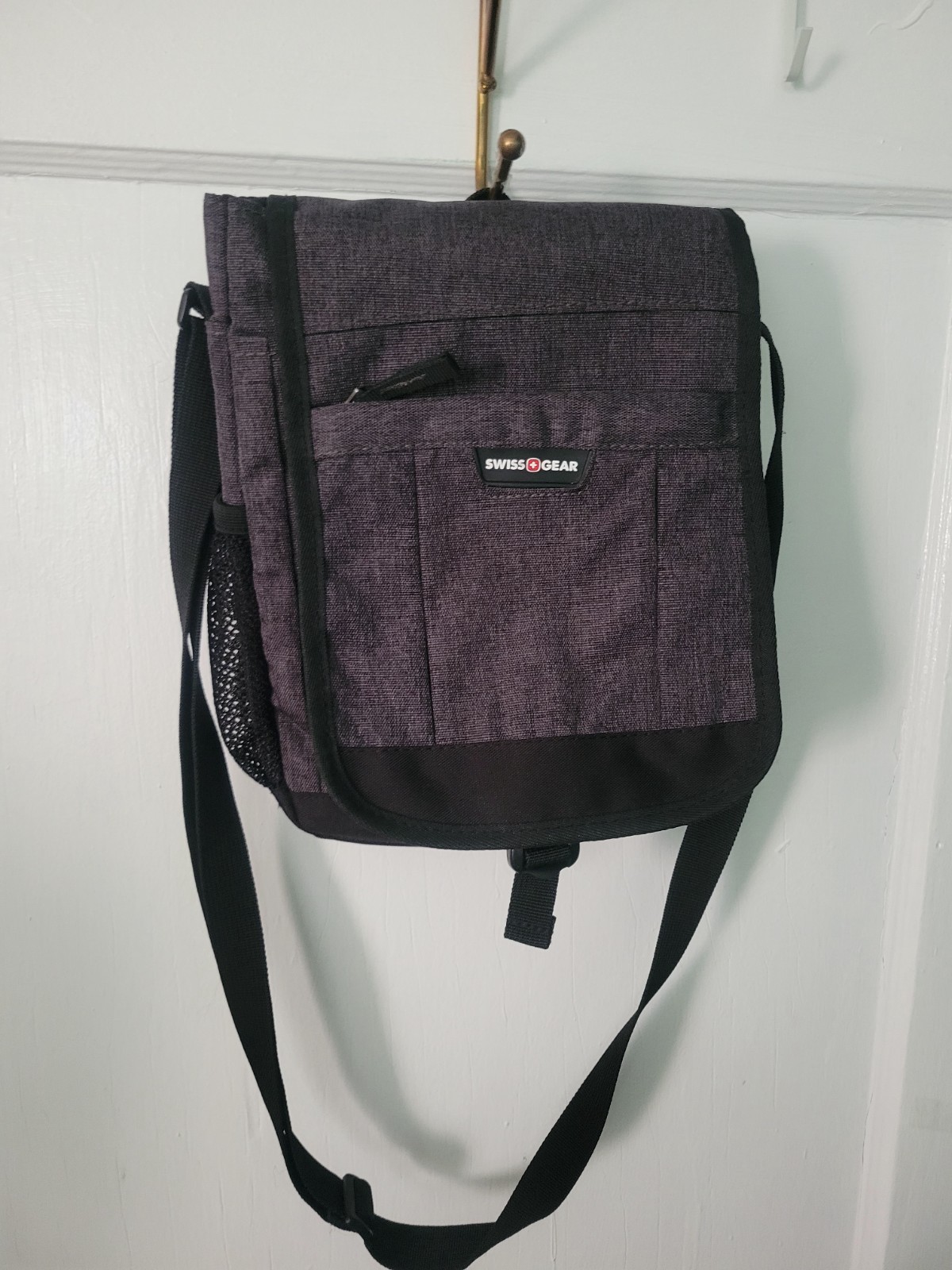 swiss gear crossbody bag Unisex Small Shoulder Crossbody Bag Gray Black Trim EUC