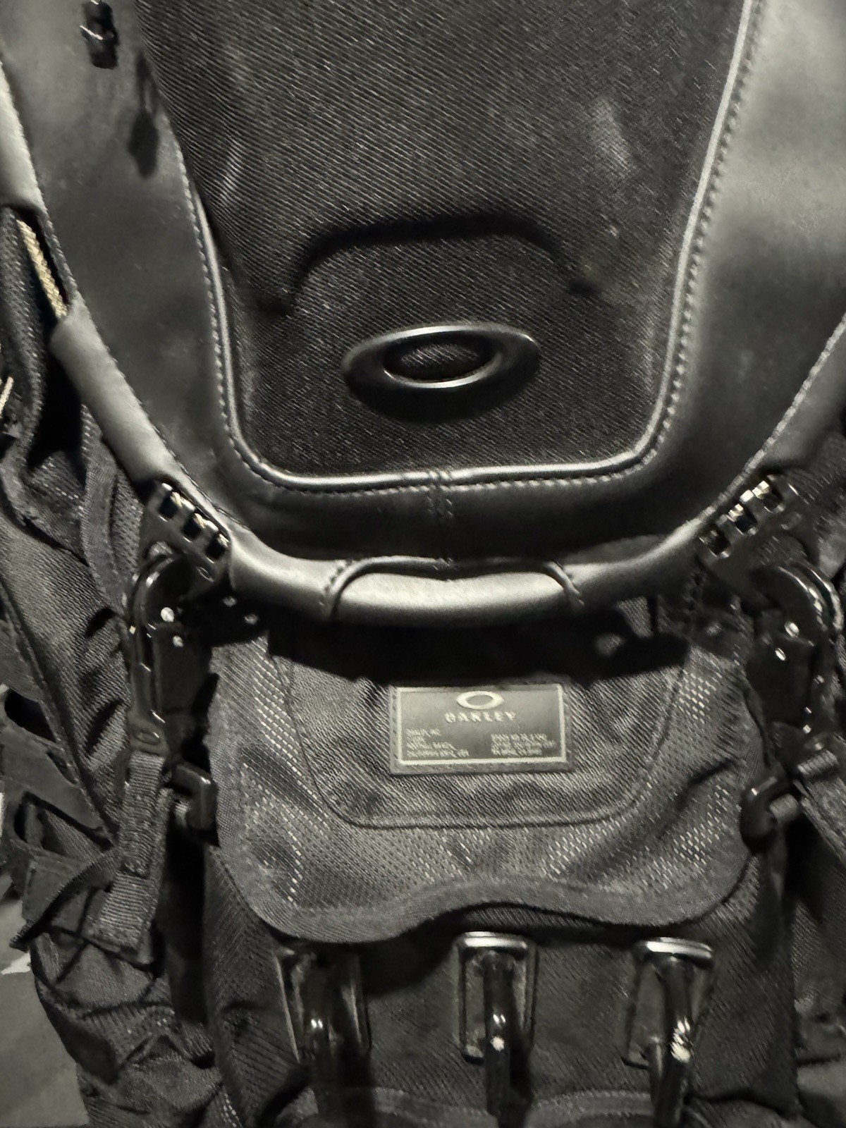 Oakley Kitchen Sink 34L Men’s Backpack – Black Multicam