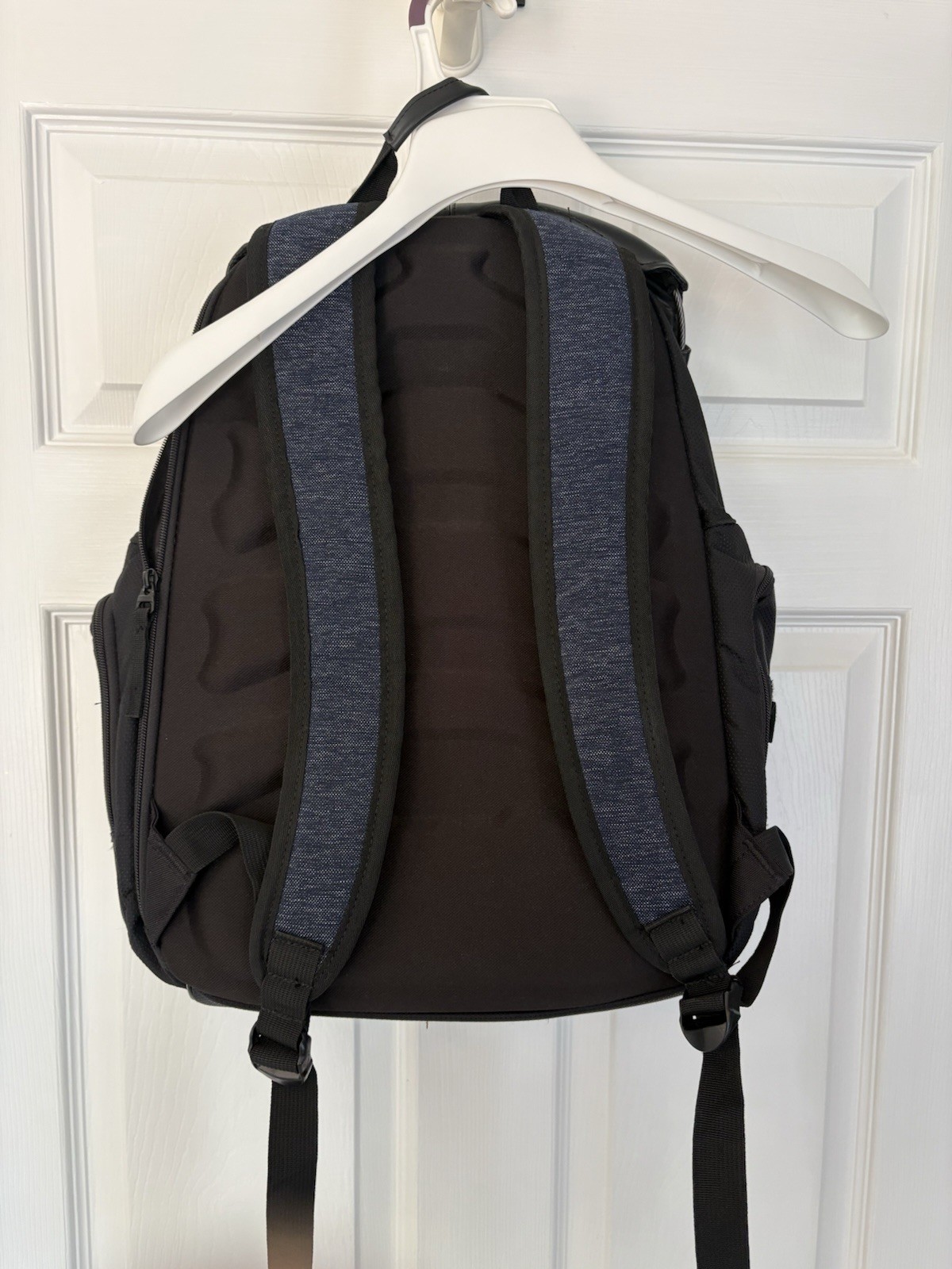 OAKLEY BATHROOM SINK BACKPACK Navy Blue Trail Hiking Bag Excellent Condition!