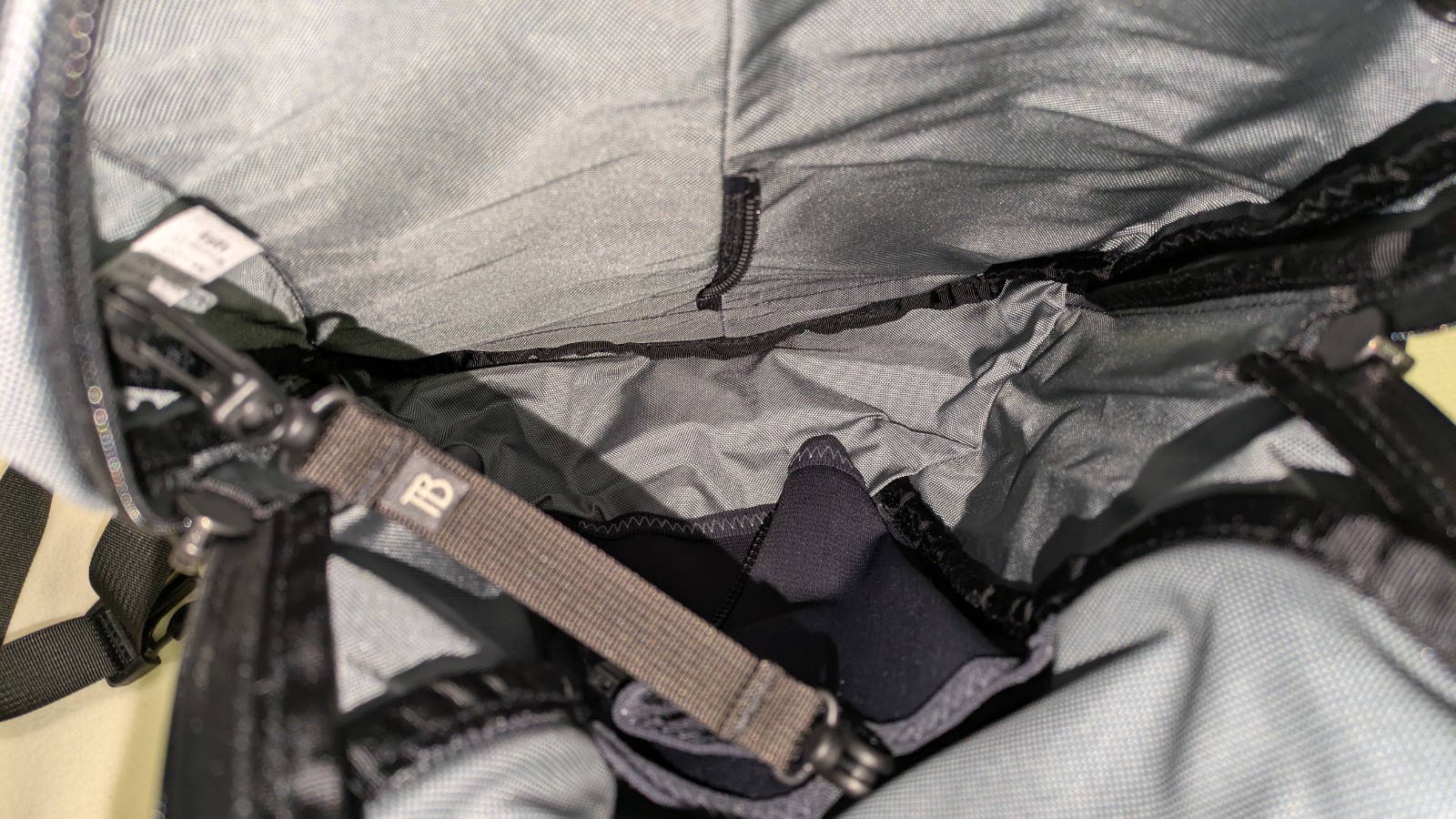 TOM BIHN – Luminary 12 V1 – Cloud / Cloud – G-VGUC