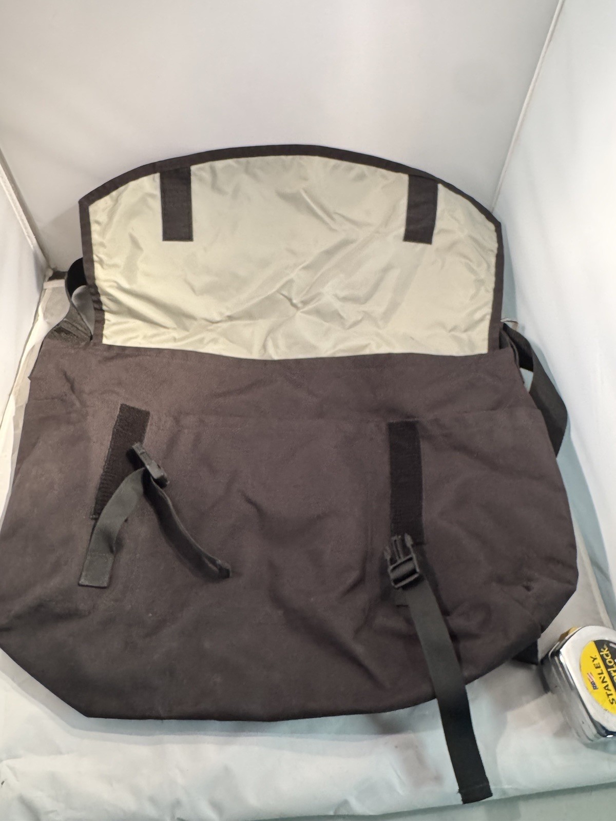 Courier Ware The Boss Messenger Bag. Black, Size Medium Excellent