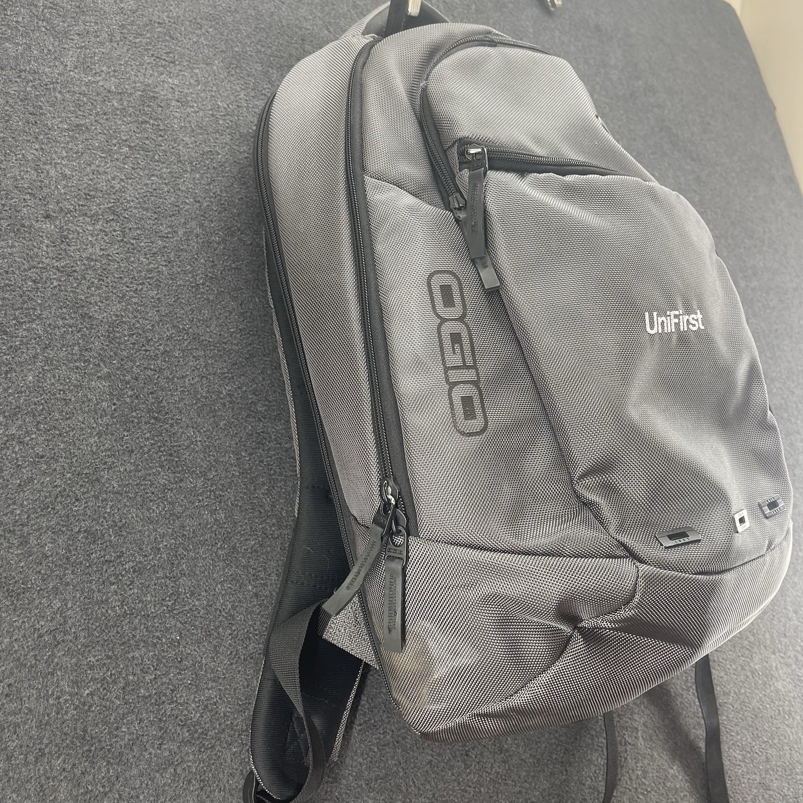 OGIO® Ace Pack Metallic Gray Backpack, 1680D, 1,450 cu. in./22.1 L, PADDED