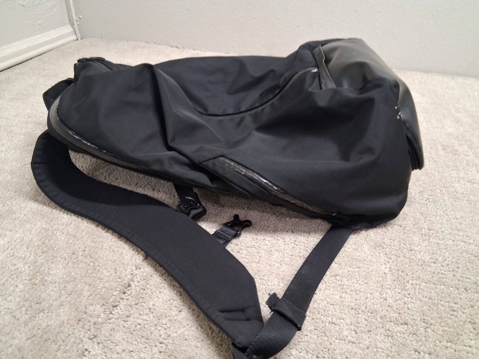 Lululemon Para Backpack Water-Repellent Bag Black 23L School Gym Commuting