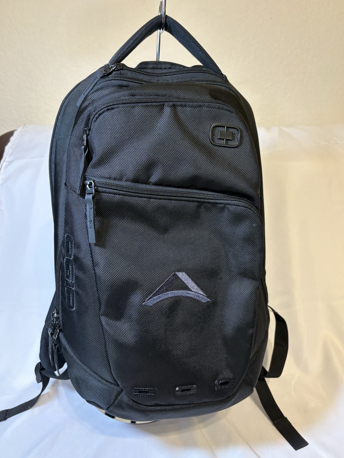 OGIO Black Men’s Backpack Zip Closure Top Handle Padded Inner Outer Pockets