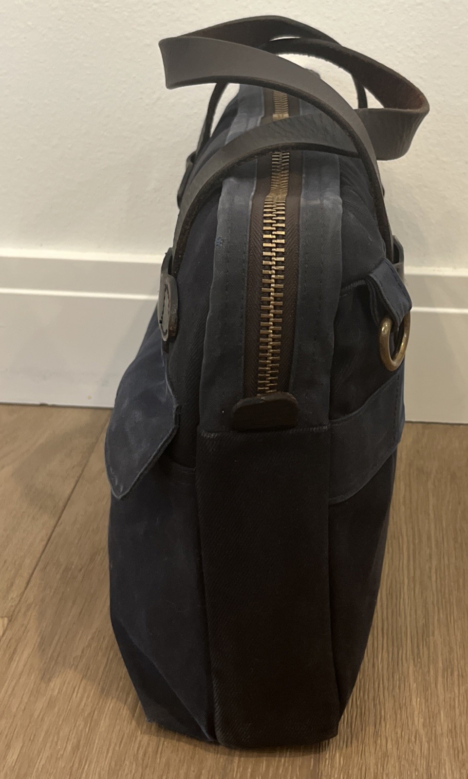 Filson Rugged Twill Tablet Briefcase | Navy | 11070324 | MiUSA | Missing Strap