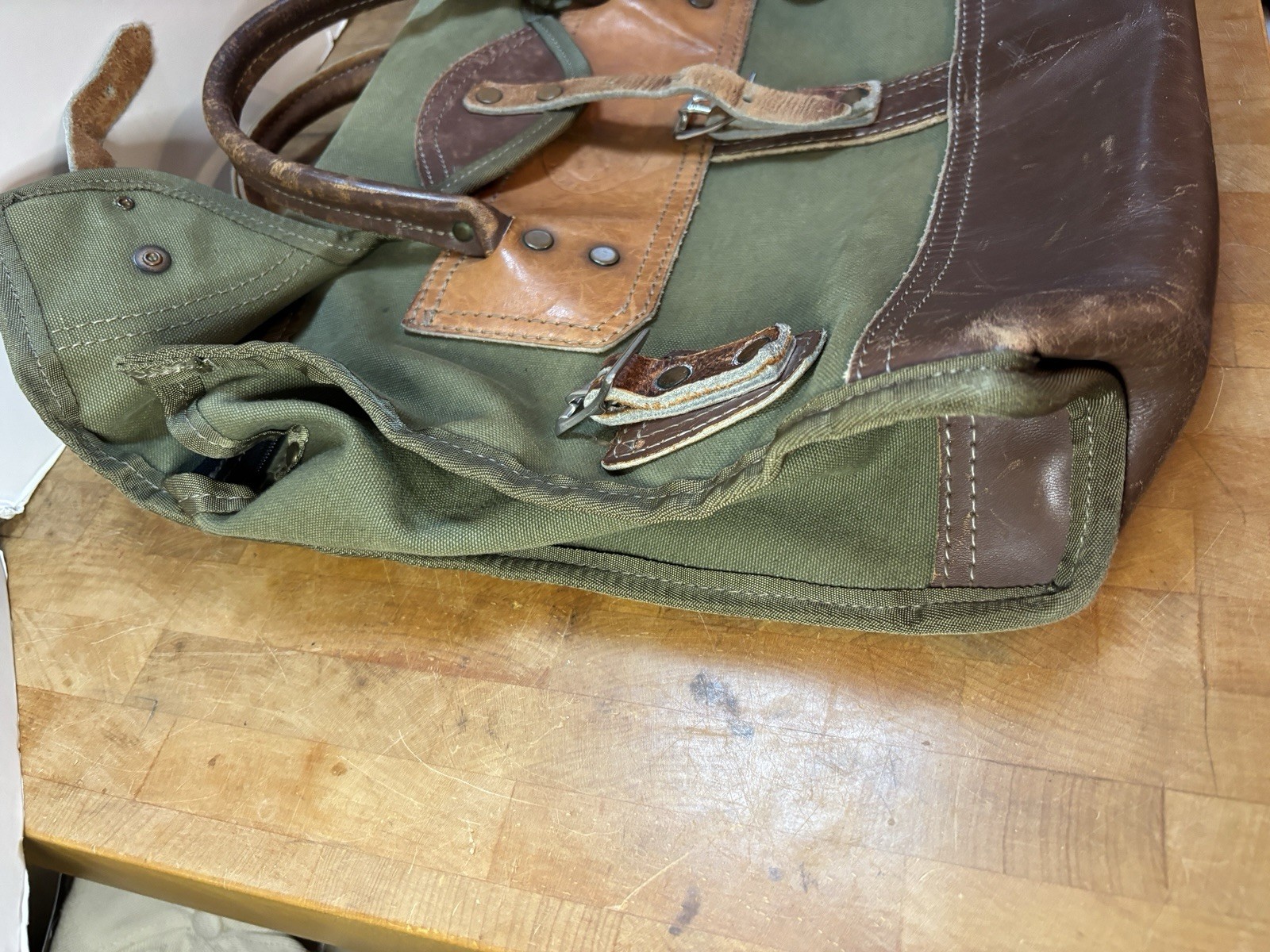 Vtg Orvis Battenkill Olive Canvas & Leather Messenger Briefcase Laptop Bag Used