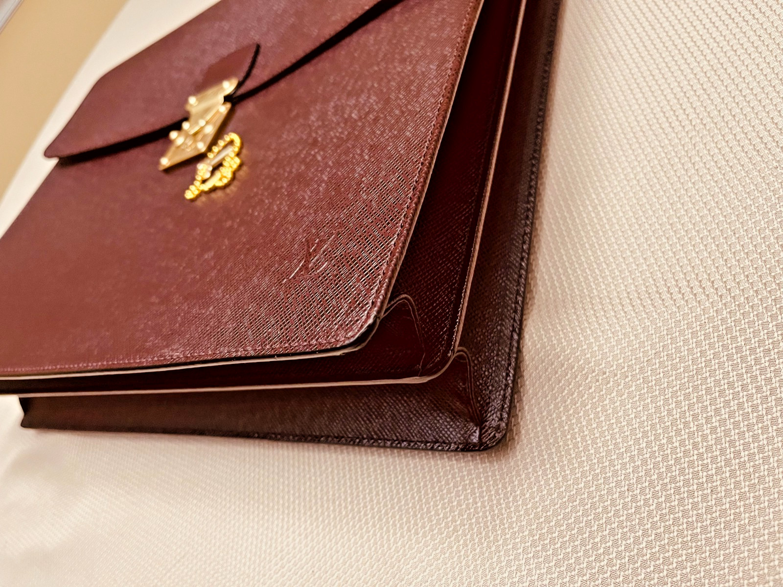 LOUIS VUITTON Serviette “MOSKOVA” Taiga Leather Briefcase / Satchel – France
