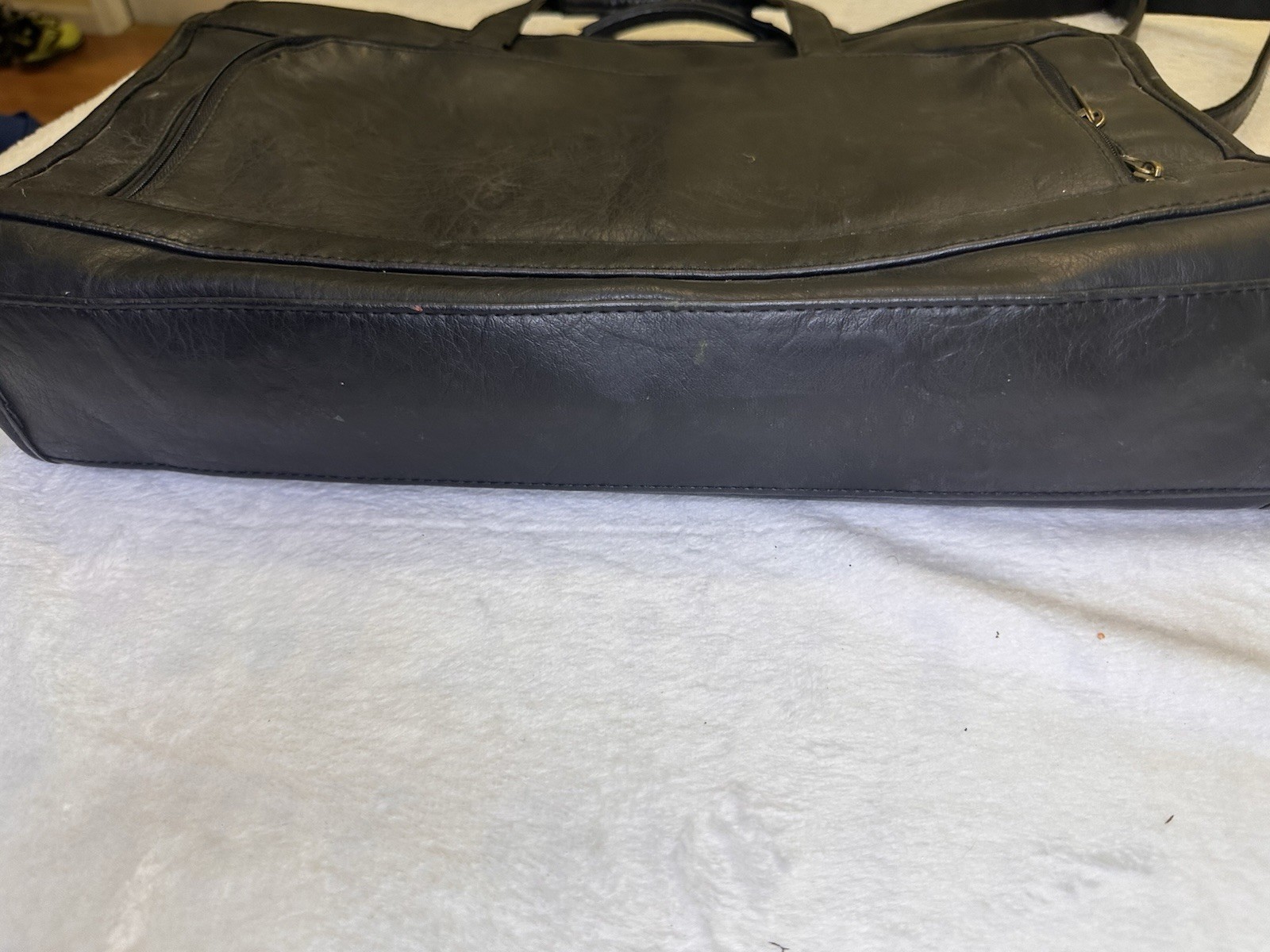 UIT Black Men’s Briefcase Shoulder Strap Zip/Button Inner/Outer Pockets