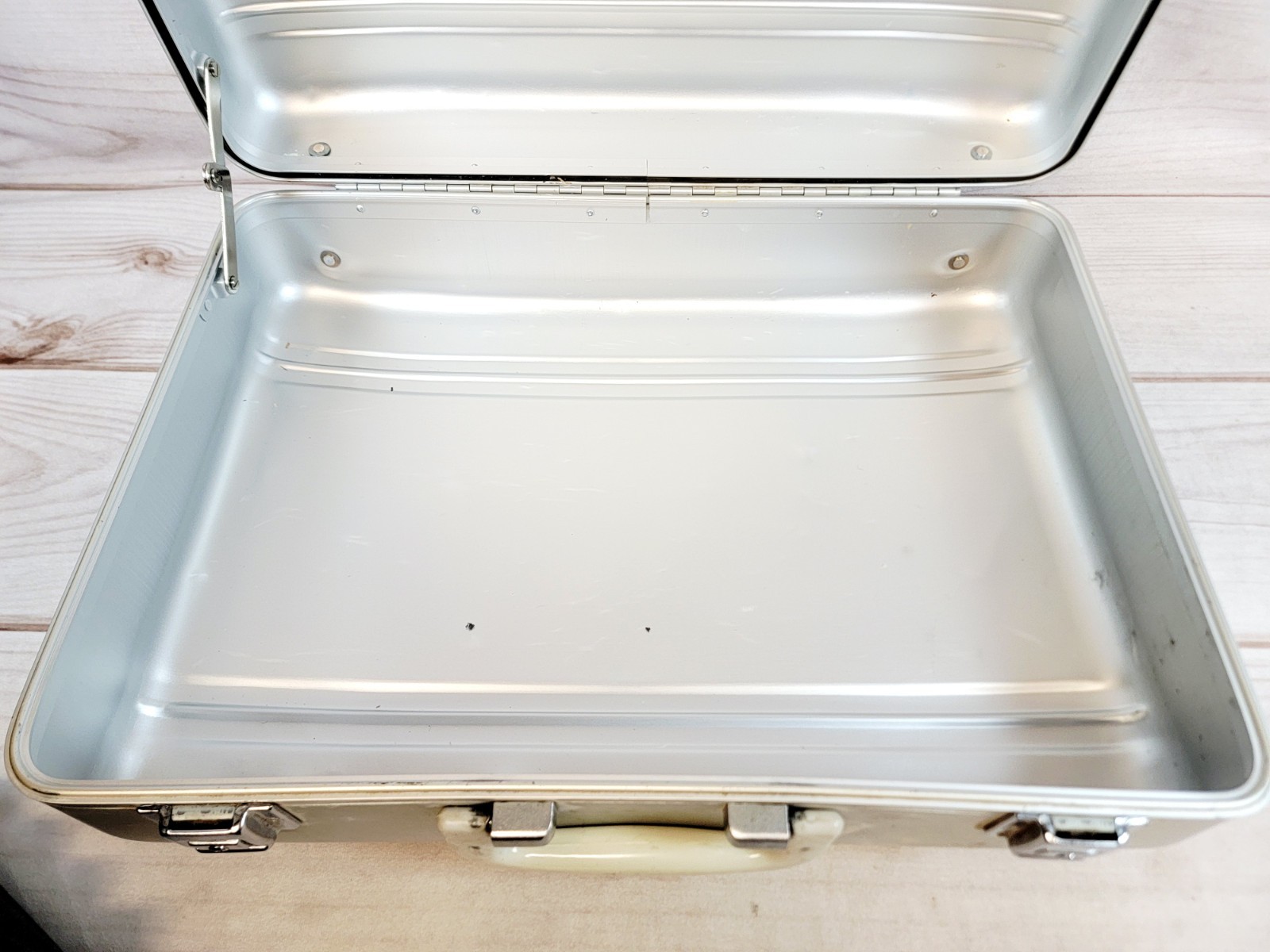 Vintage Aluminum Briefcases 18″ x 13″ x 5″ With Padding Camera Made In Japan