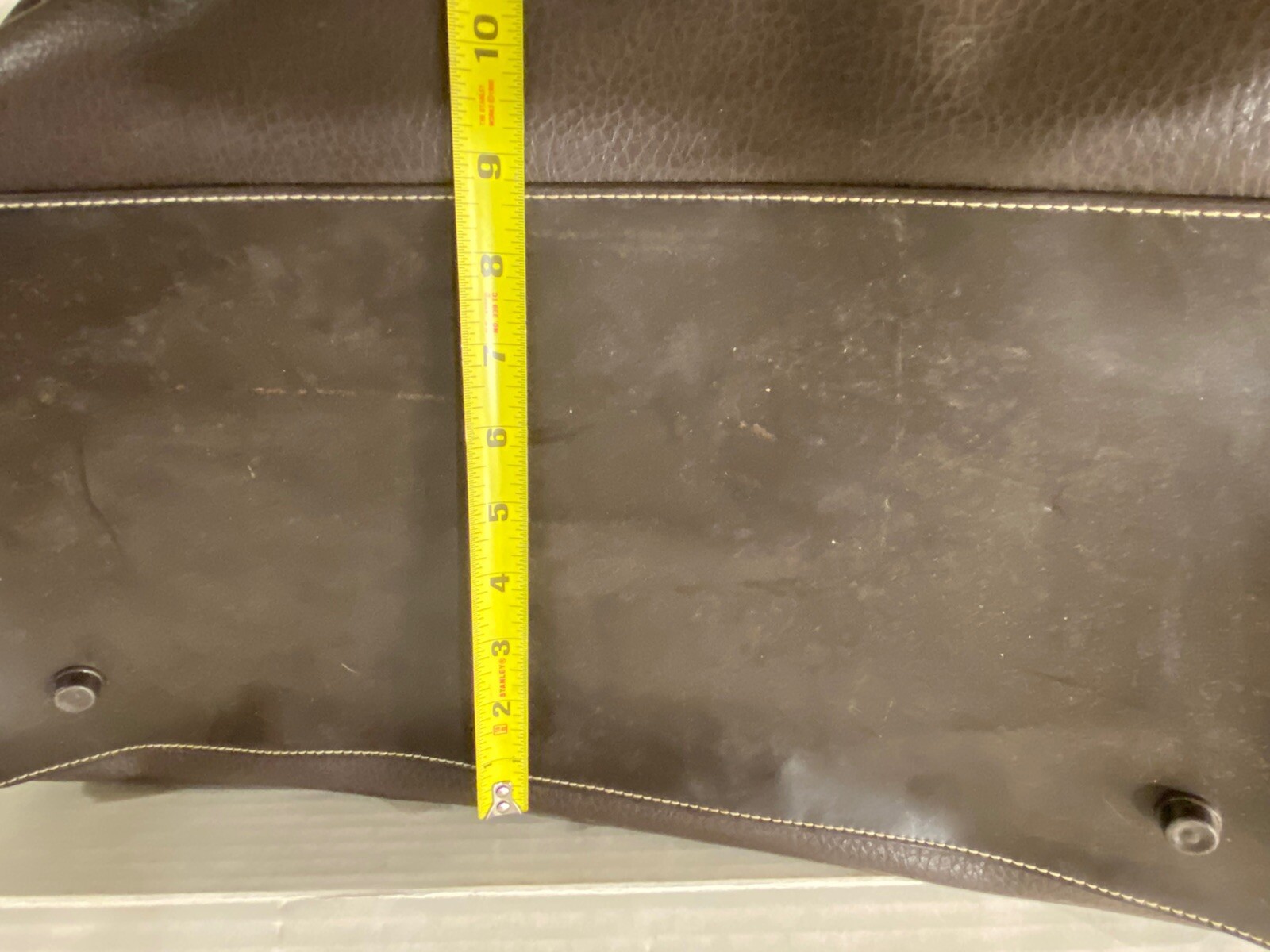 Brown Duffle Bag W/ Strap : Unbranded : 19 1/2 X 8 1/2 Bx24