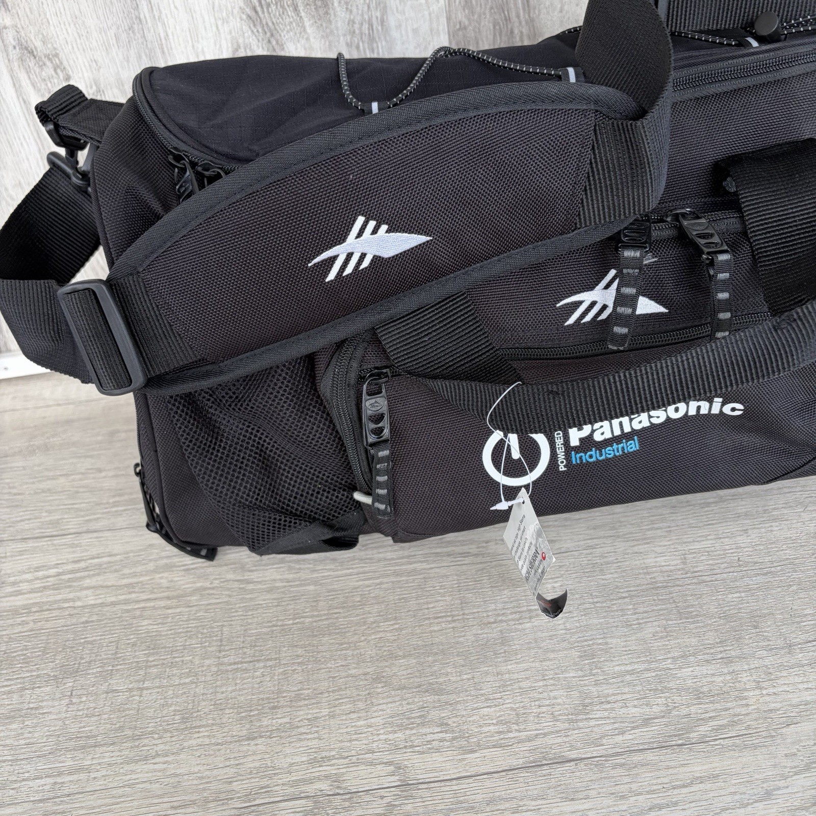 High Sierra Switch Blade industrial duffle Camera bag Black New Equipment gym