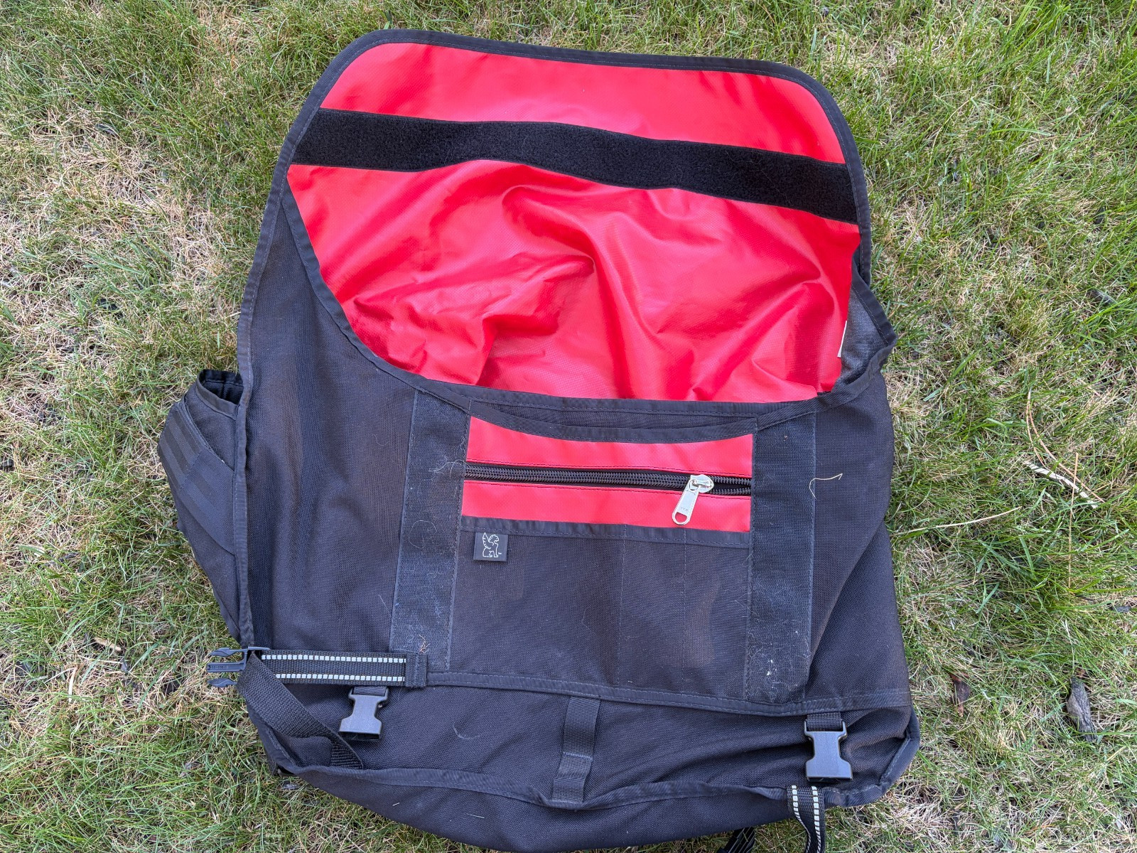 Chrome Bag – Mini Metro Messenger Bag 24″ Black/Red **Excellent**