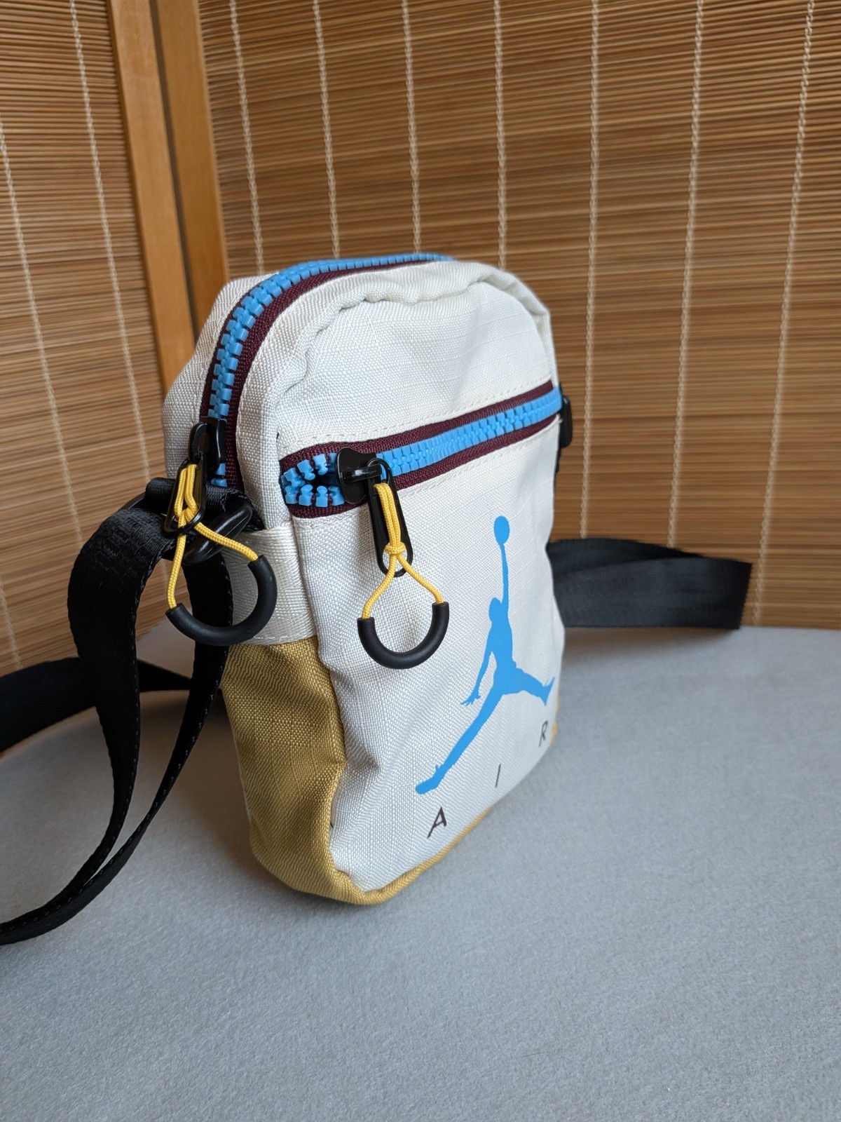 Nike JUMPMAN FESTIVAL CROSSBODY BAG Travel Gym Play LIGHT CREAM 9A0197-W66