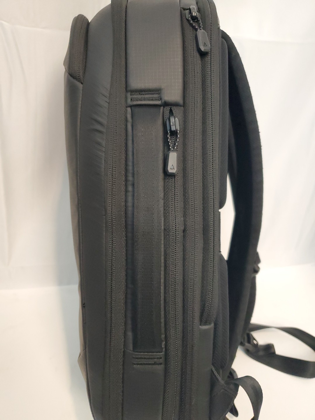 Nomatic Navigator Pack 15L RS, Great Condition, Expands to 21L, Sells for $179