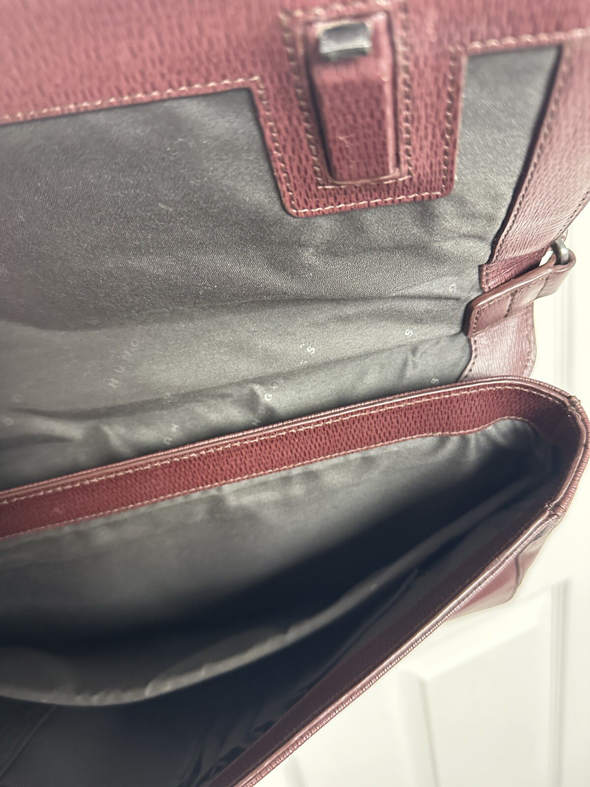 Hugo Boss Messenger Shoulder Bag Crossbody Purse Burgundy Leather Cow Skin 14 In