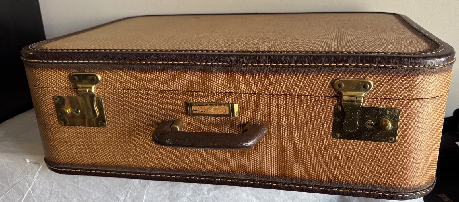 1930s J.C. Higgins Brown TWEED Hard Shell Suitcase Acrylic Handle 21 x13.5×7″