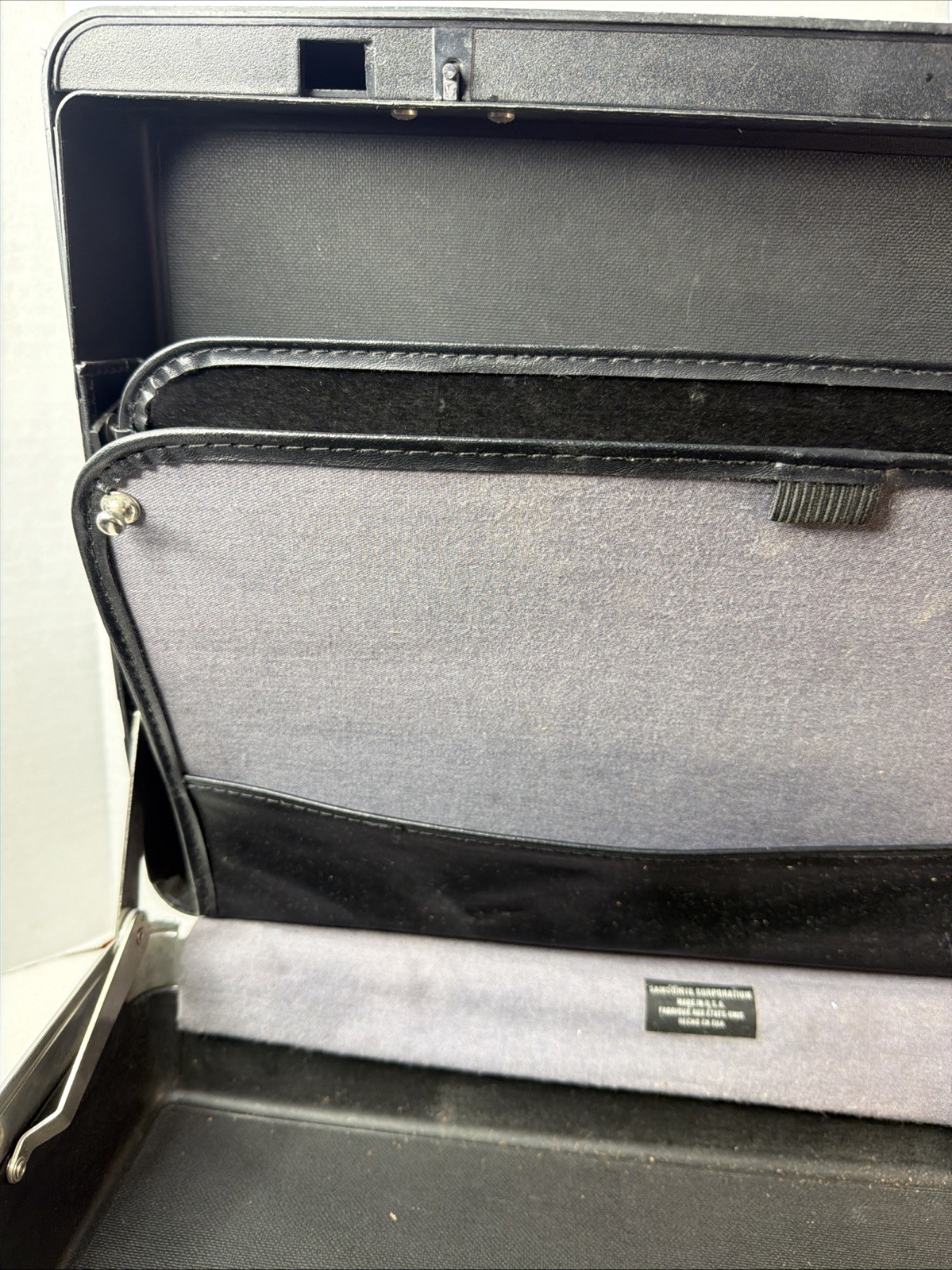 Samsonite Classic Gray Hard Shell BriefCase 18×13.5″ No Key VTG Office