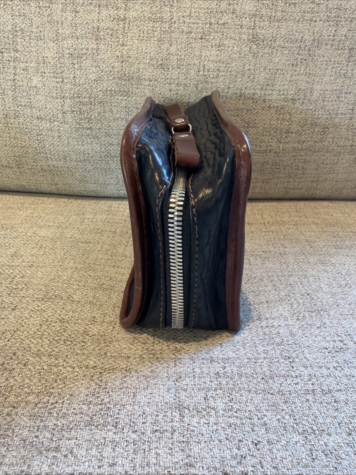 Borlino Buffalo Leather Tech Kit Electronics Cord Organizer Black Zip Used