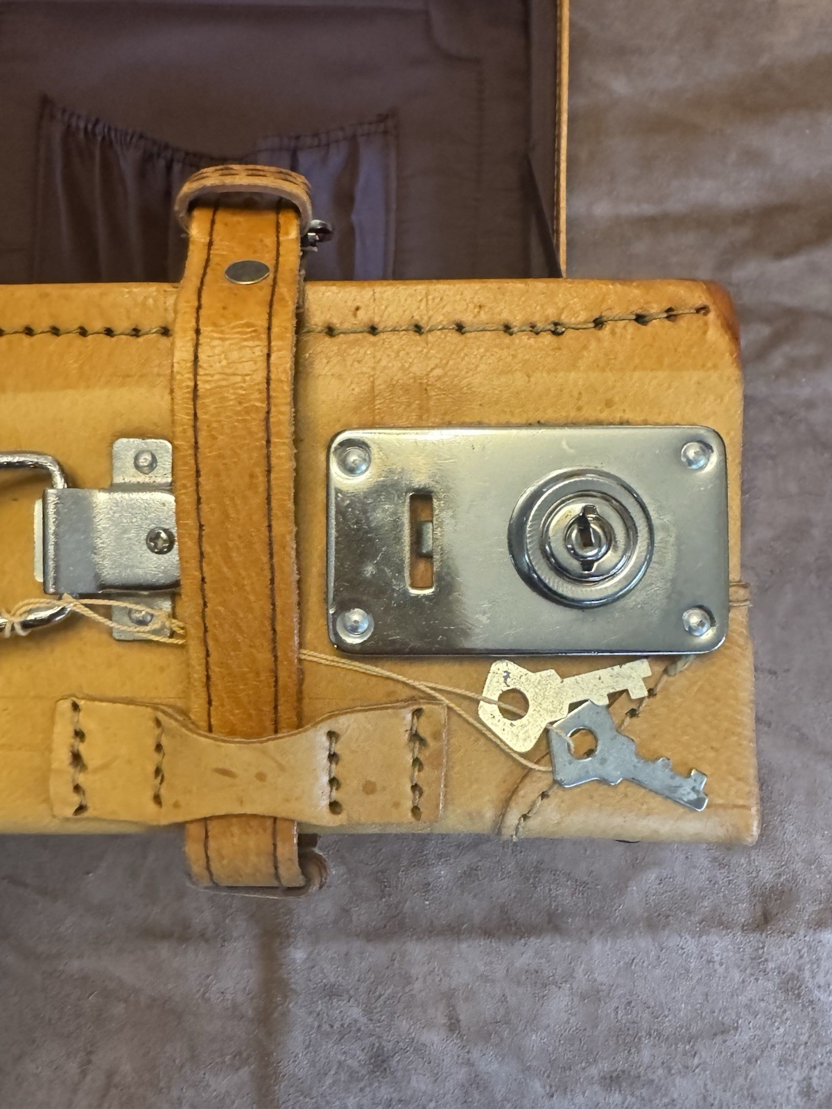 American Crew 15” Leather Bound Men’s Luggage Shaving Case