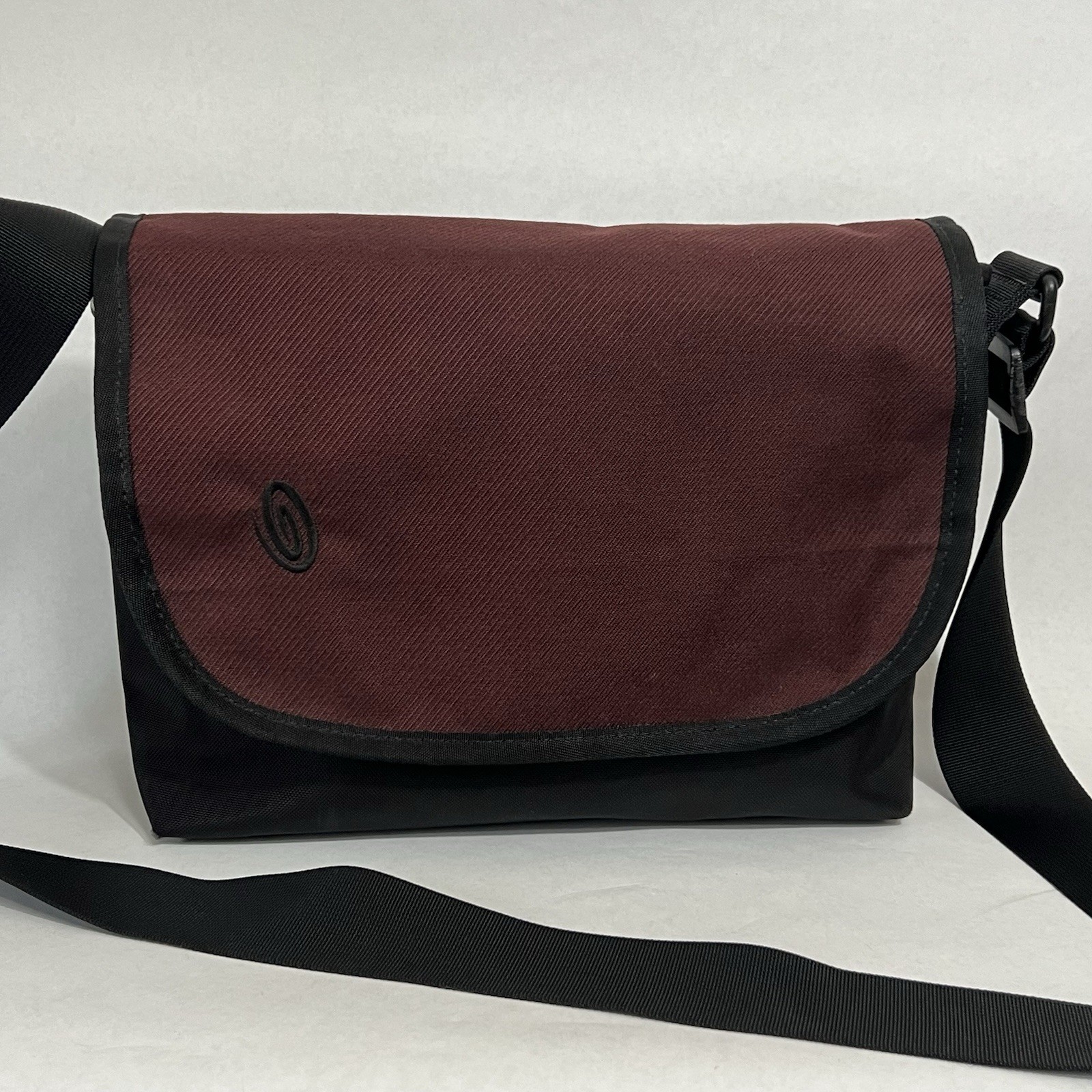 TIMBUK2 Classic Messenger/Laptop Bag Made In USA Maroon And Black Straps