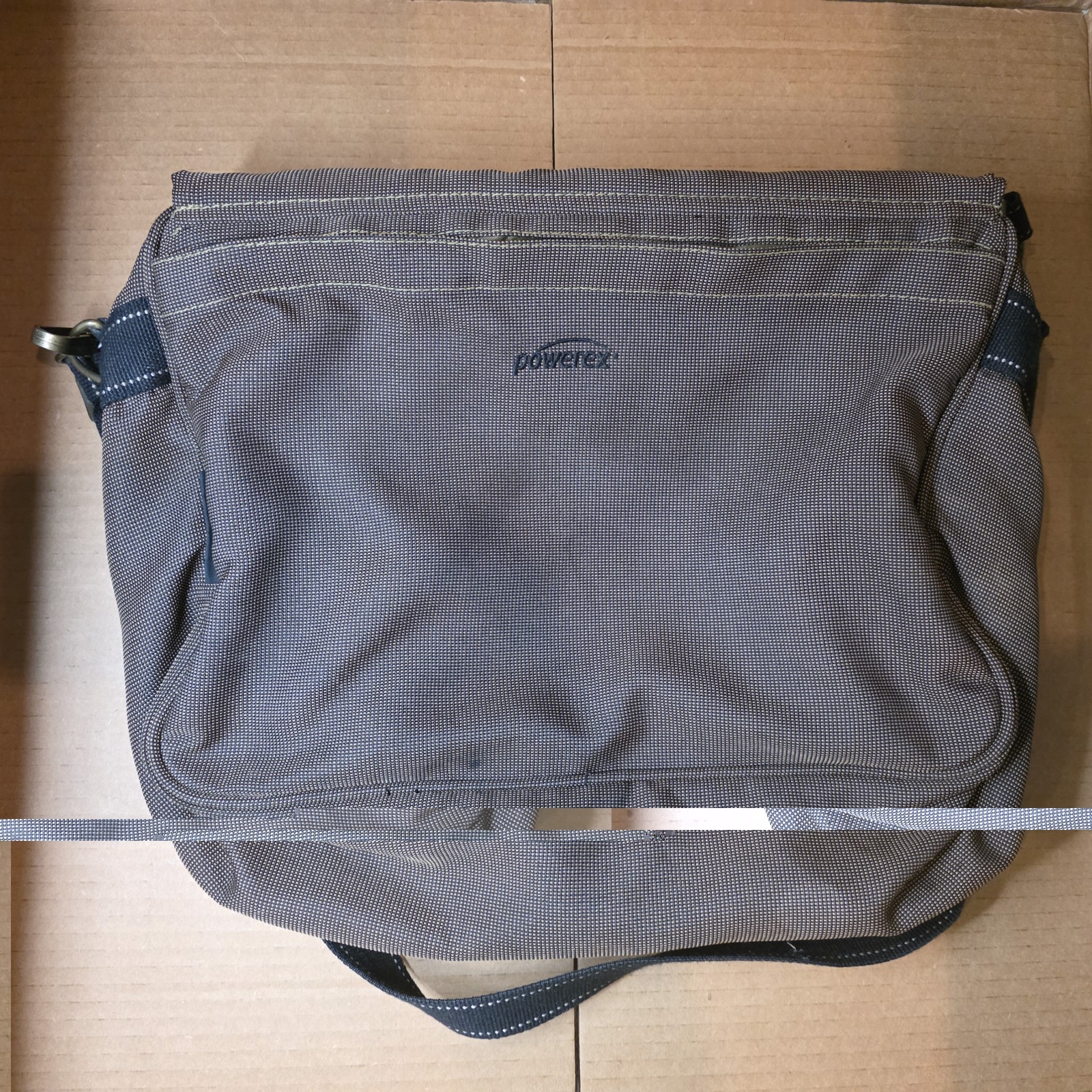Stormtech Brown Medium Messenger Bag – Zip & Buckle Flap, Inner/Outer Pockets