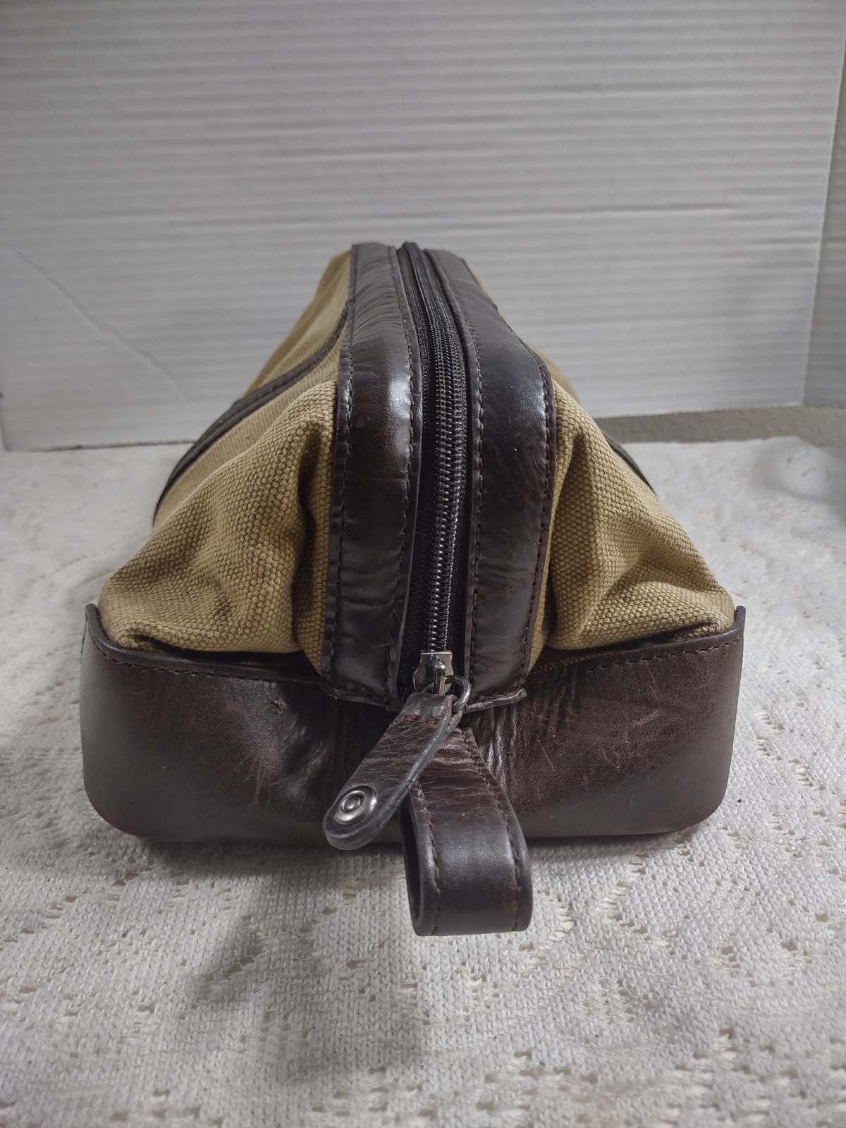 Fossil Canvas & Leather Brown Beige Toiletry Cosmetic Travel Bag Hinged Lid Read