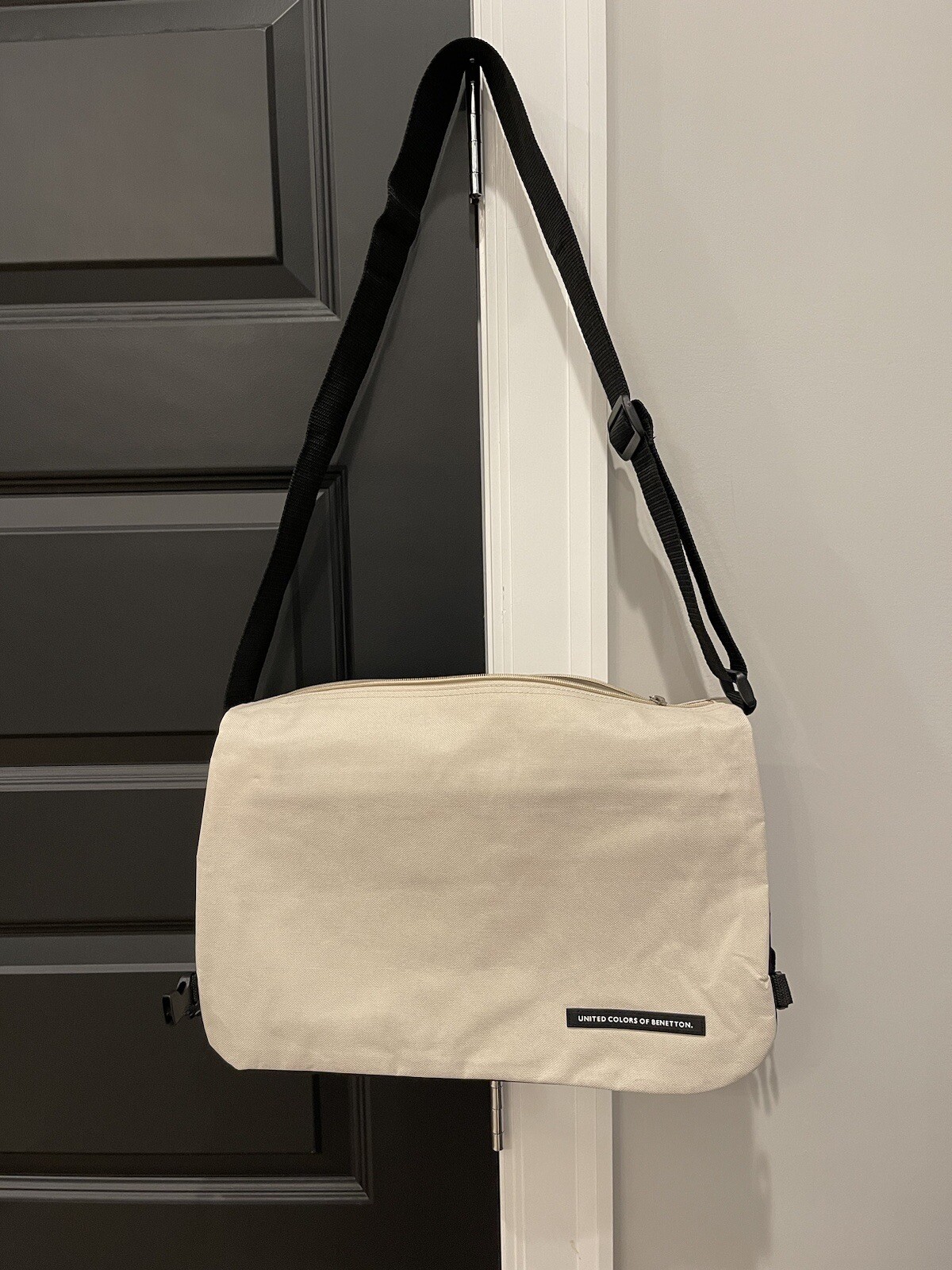 United Colors Of BENETTON Mens Reversible Laptop Messenger Bag Black Tan 🔥